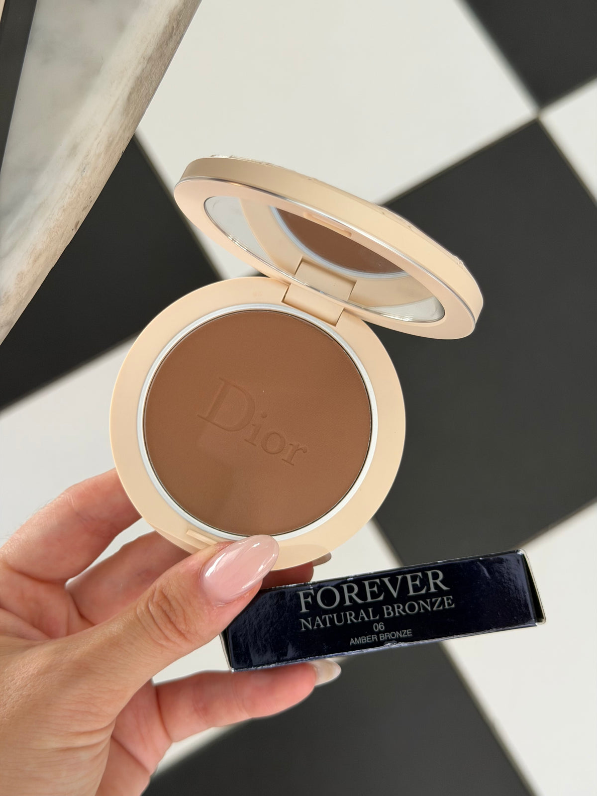 DIOR Forever Natural Bronze
Healthy Glow Bronzing Powder (06)