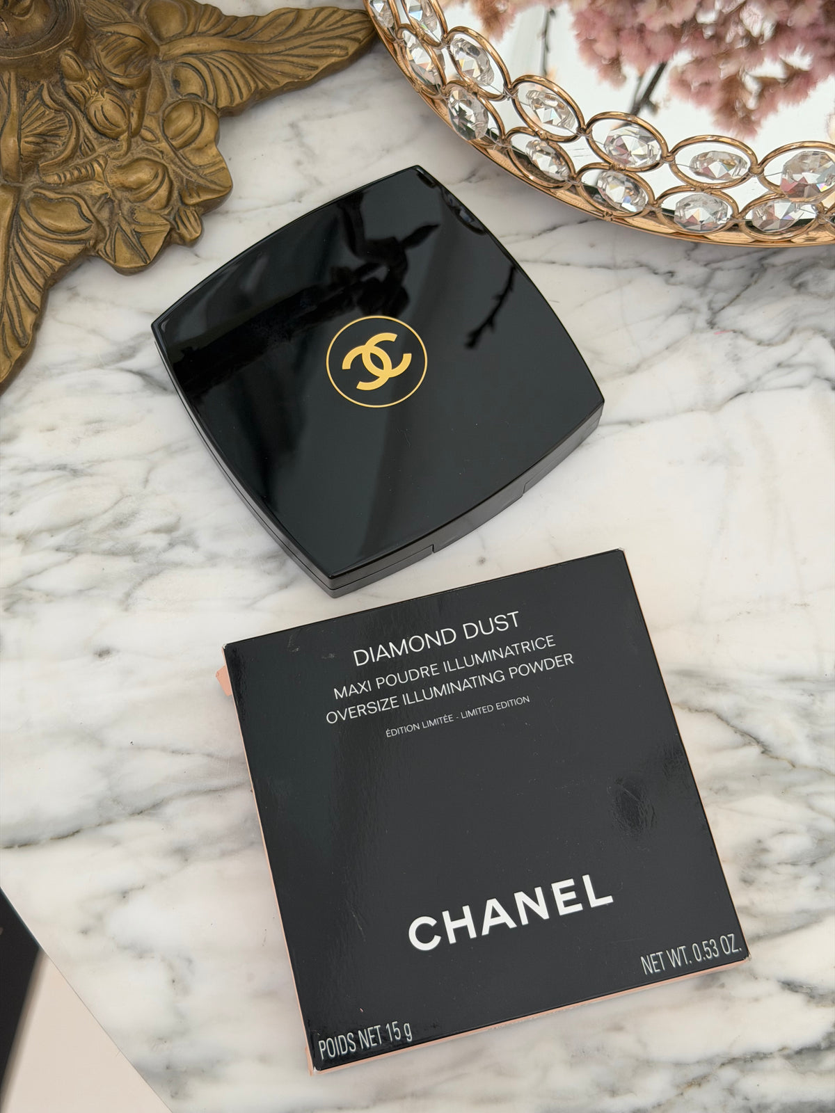 CHANEL Diamond Dust
Oversize Illuminating Powder