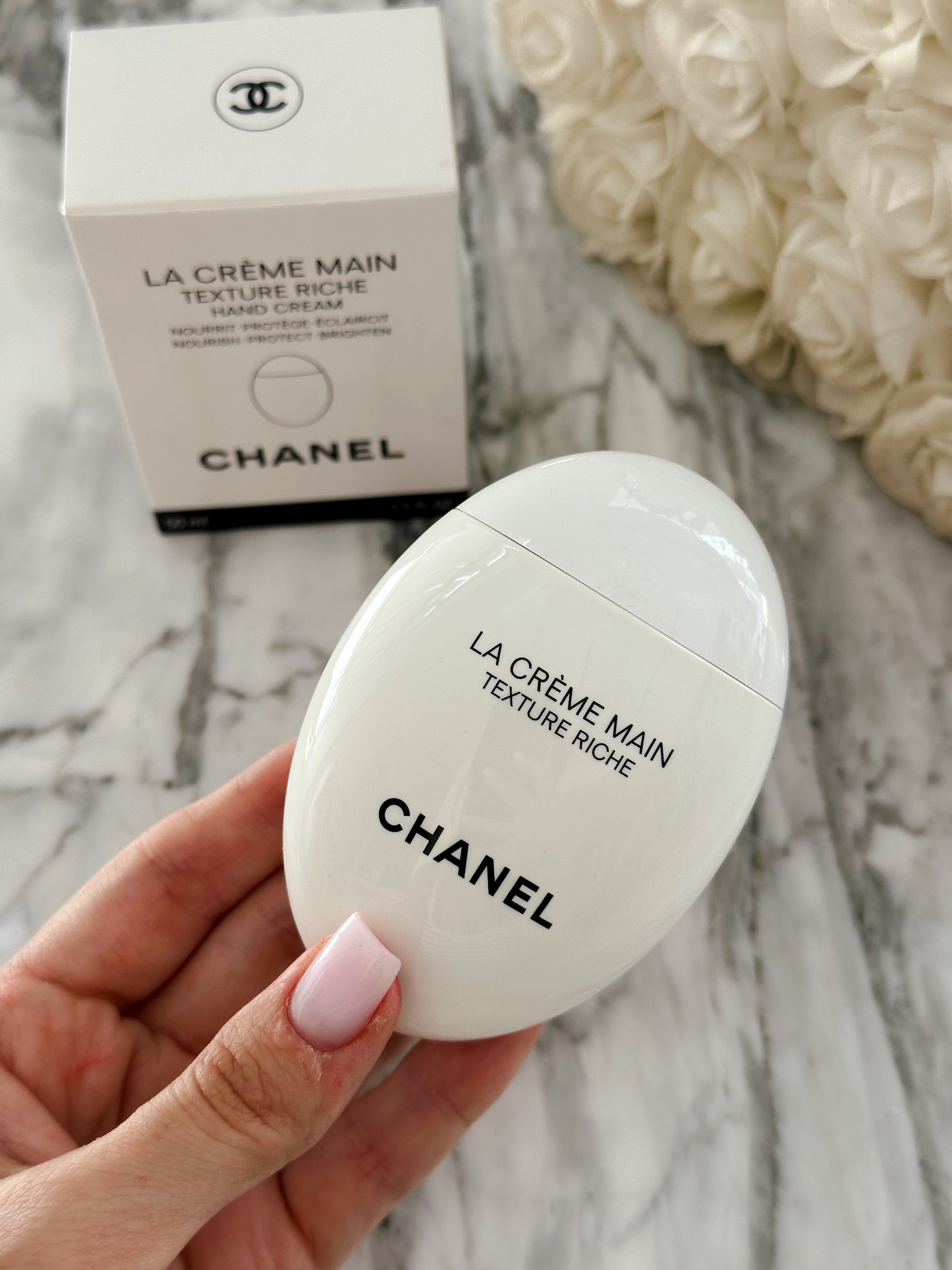 CHANEL La Crème Main Texture Riche
Hand Cream Nourish-Protect-Illuminate
