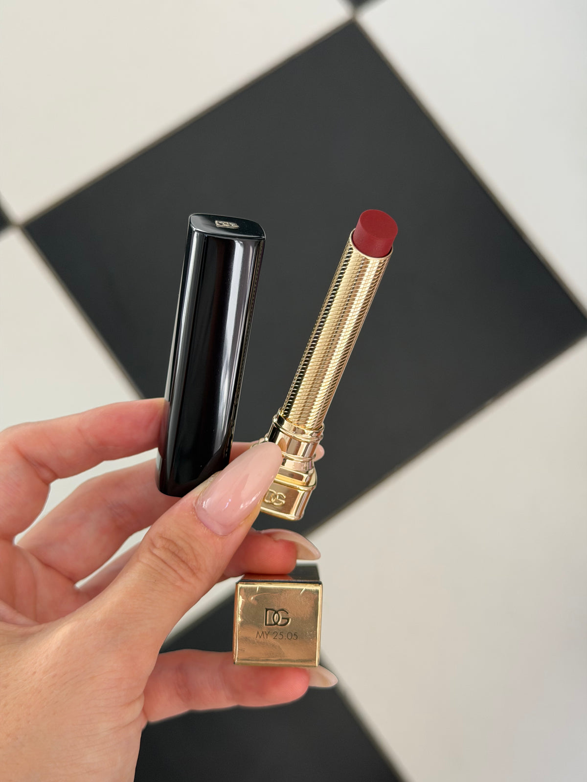 DOLCE&GABBANA My Comfy Matte Lipstick - My 25.05
Instant Rich Color & Hydration Lip Stylo
