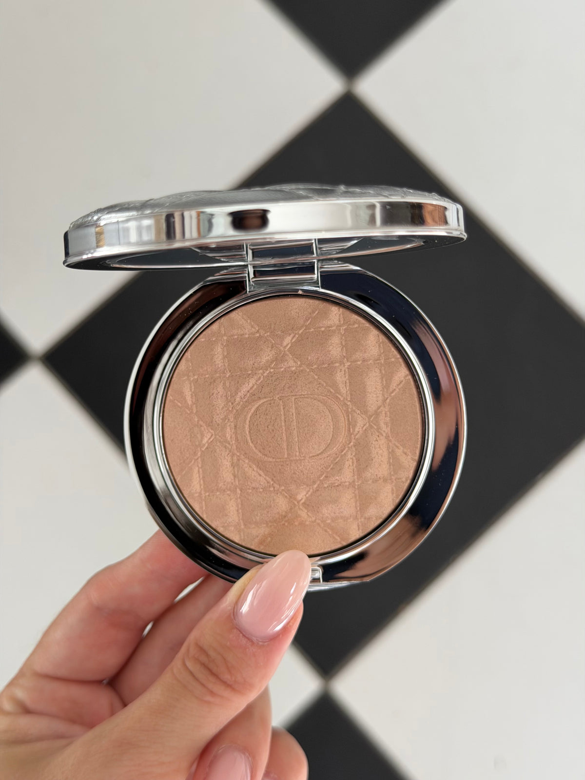 DIOR Forever Glow Luminizer - Illuminating Powder For Face (01)