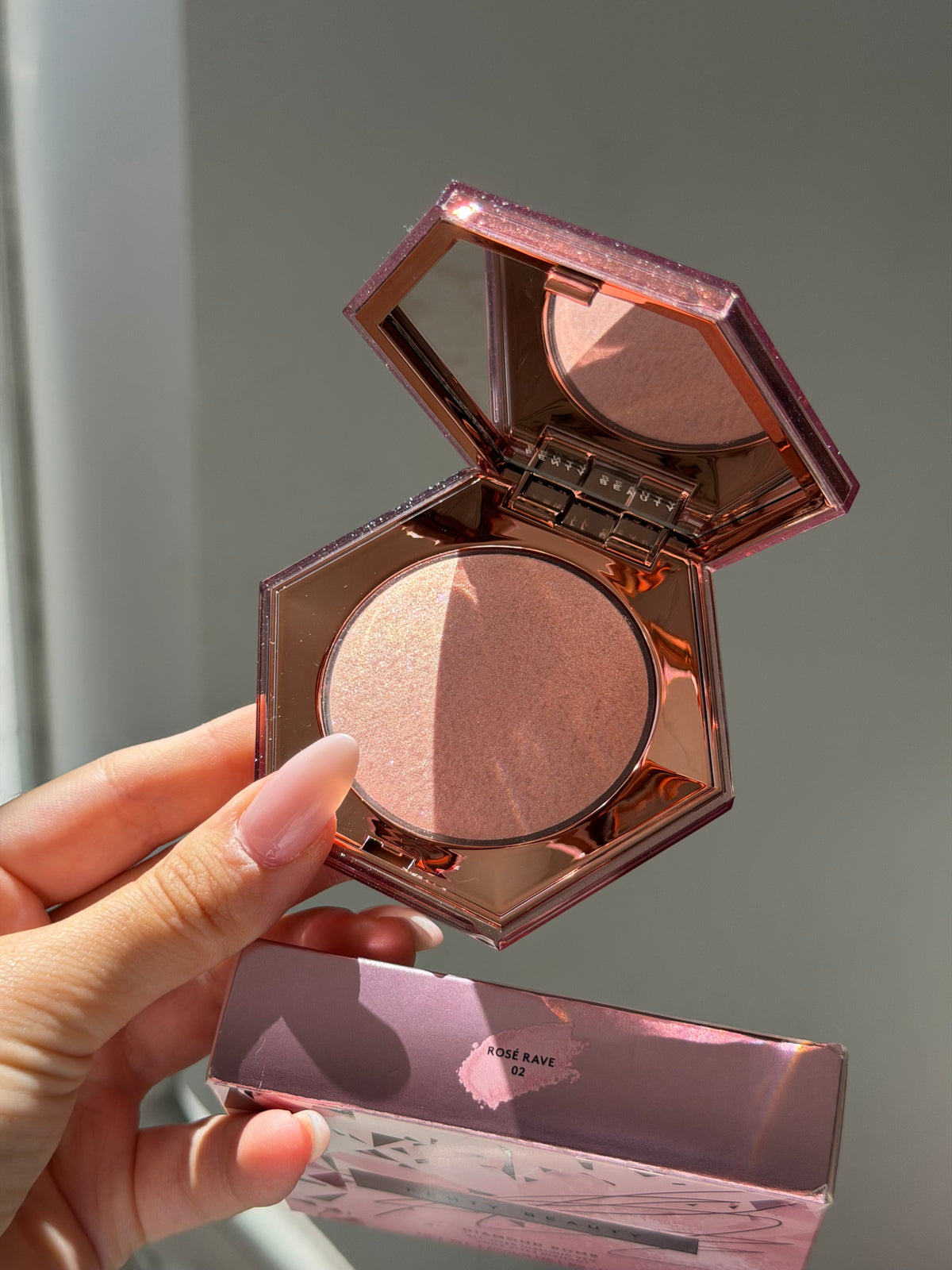 FENTY BEAUTY Diamond Bomb All-Over Diamond Veil Highlighter - Rosé Rave