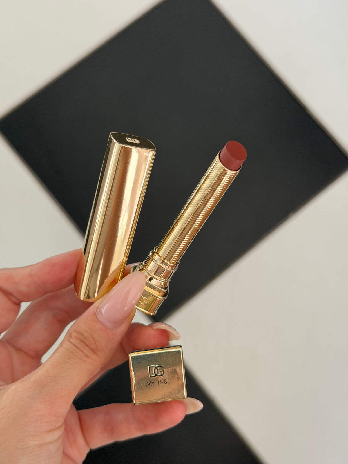 DOLCE&GABBANA My Sculpt Satin
Lasting Color & Hydration Lipstick Stylo - MY 1981
