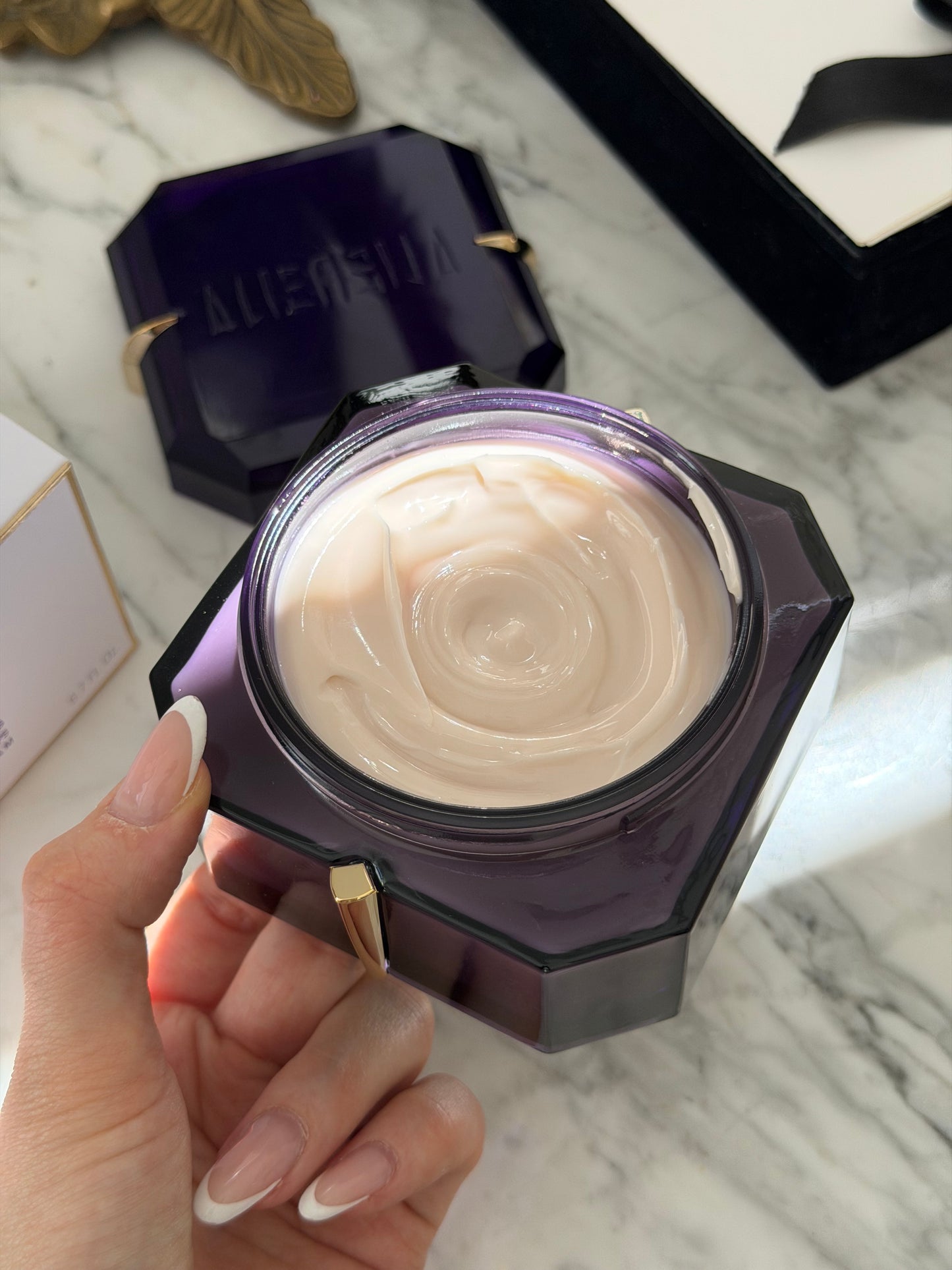 THIERRY MUGLER Alien Beautifying Body Cream