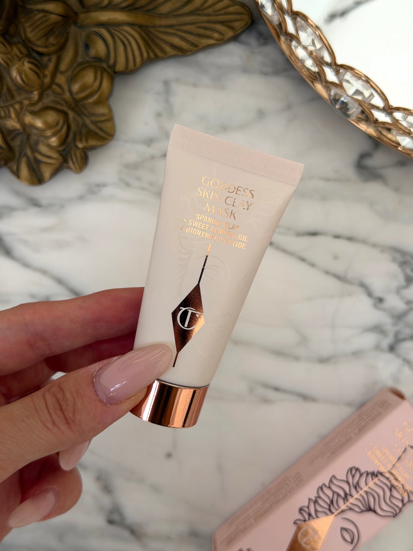 CHARLOTTE TILBURY Goddess Skin Clay Mask
Spanish Clay + Sweet Almond Oil + Bionymh Peptide