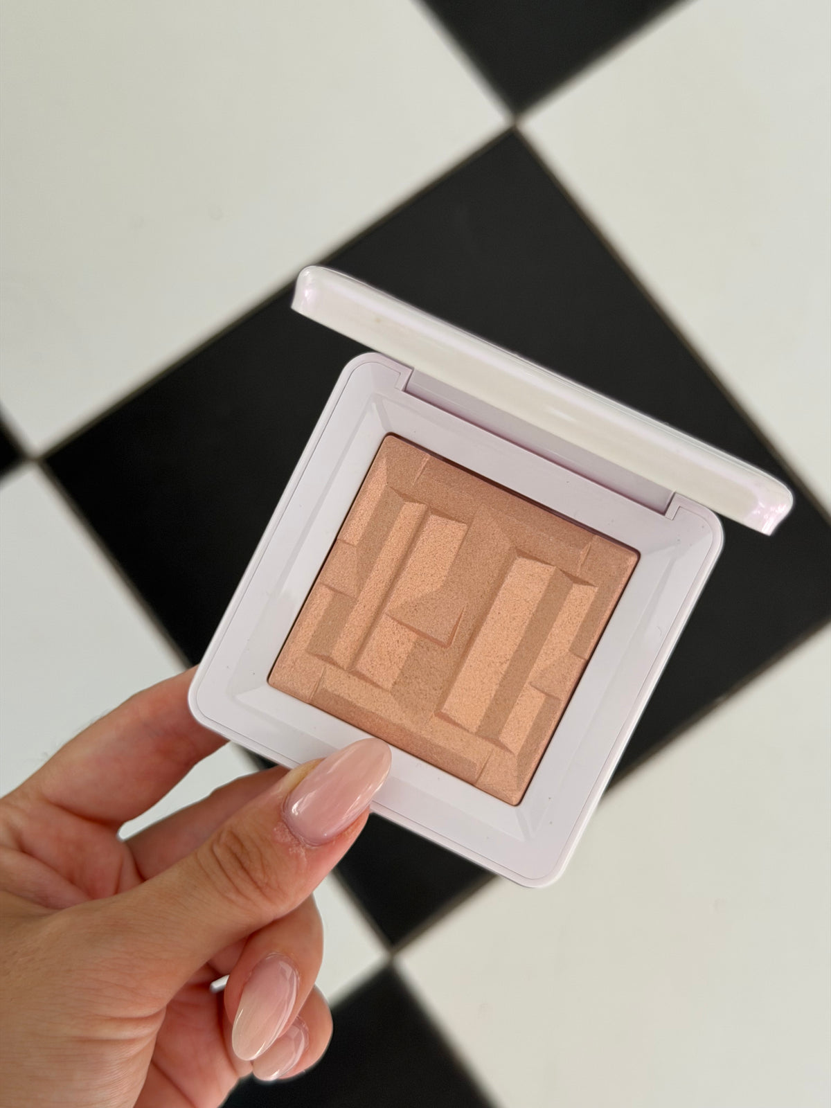 HAUS LABS By Lady Gaga
Bio-Radiant™ Gel-Powder Highlighter - Peach Quartz