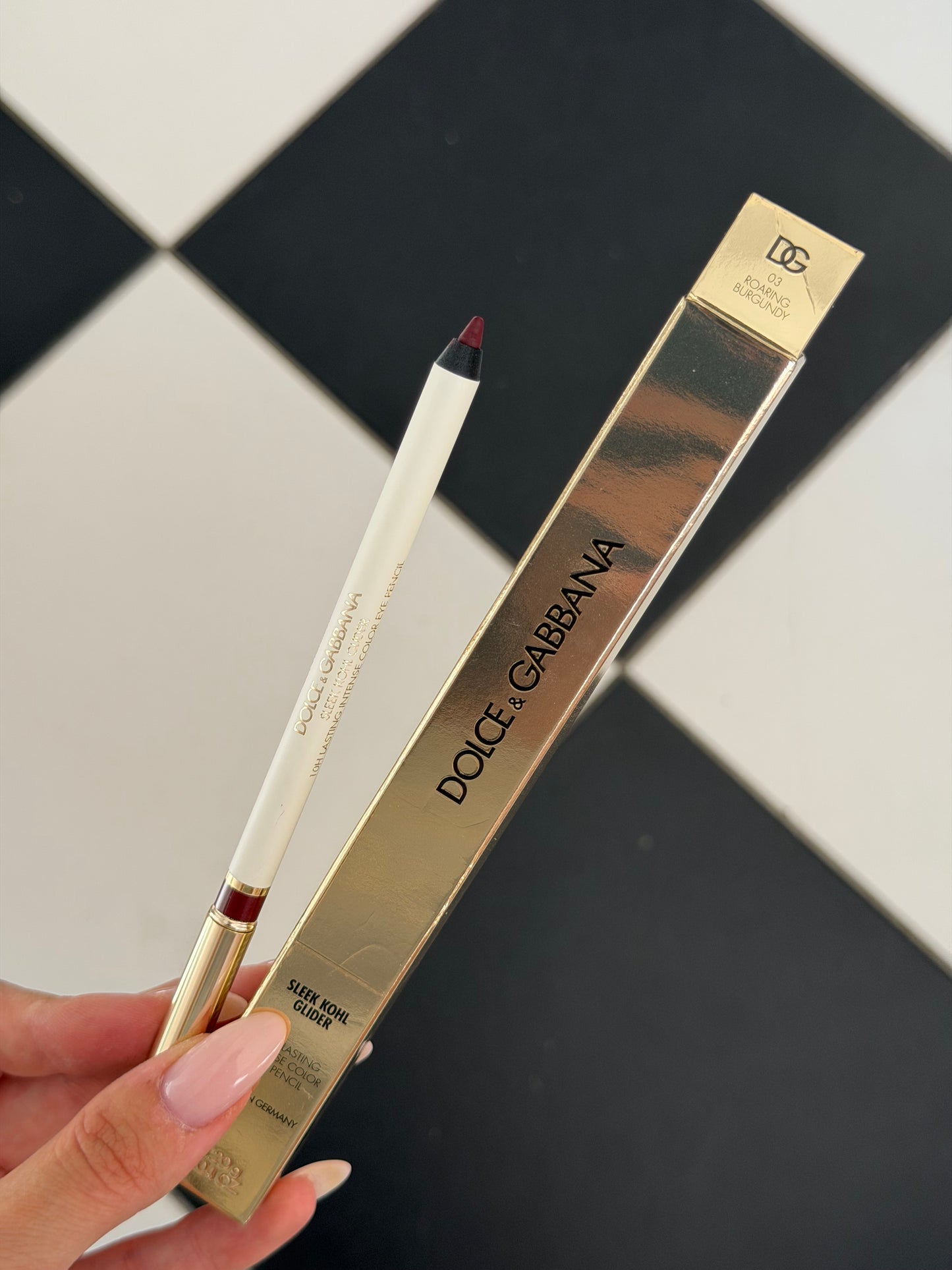 DOLCE&GABBANA Sleek Khol Glider 
10H Lasting Intense Color Eye Pencil (03)