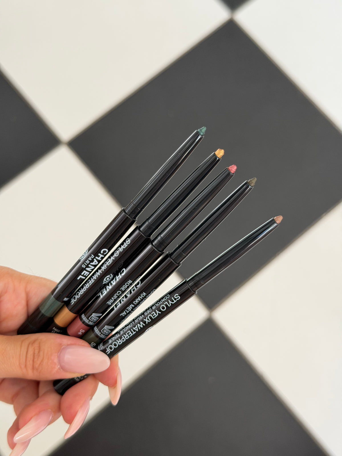 CHANEL Stylo Eyes Waterproof (56)
Long-Lasting Eyeliner