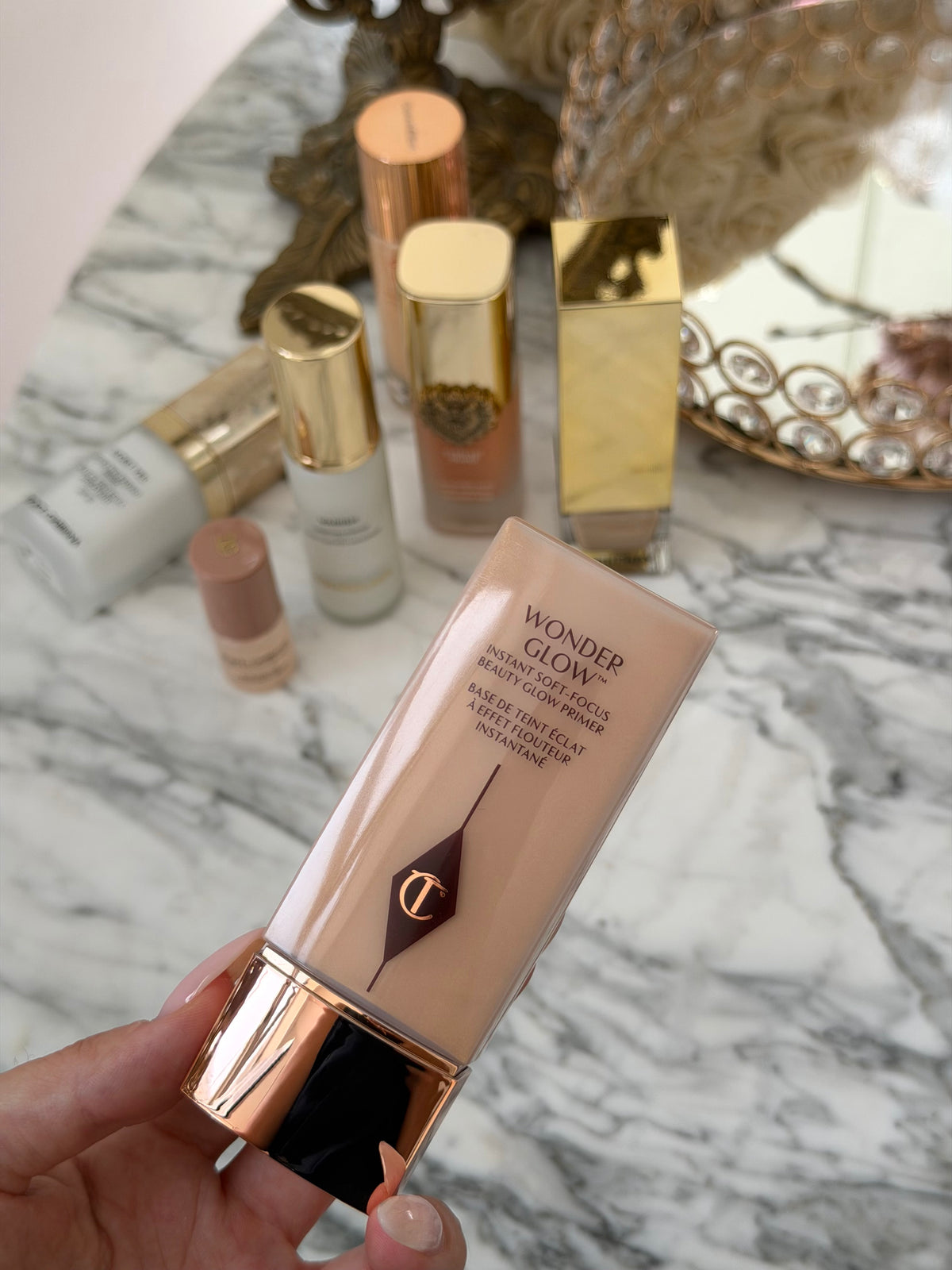 CHARLOTTE TILBURY
WonderGlow Primer
Instant Soft-Focus Beauty Glow