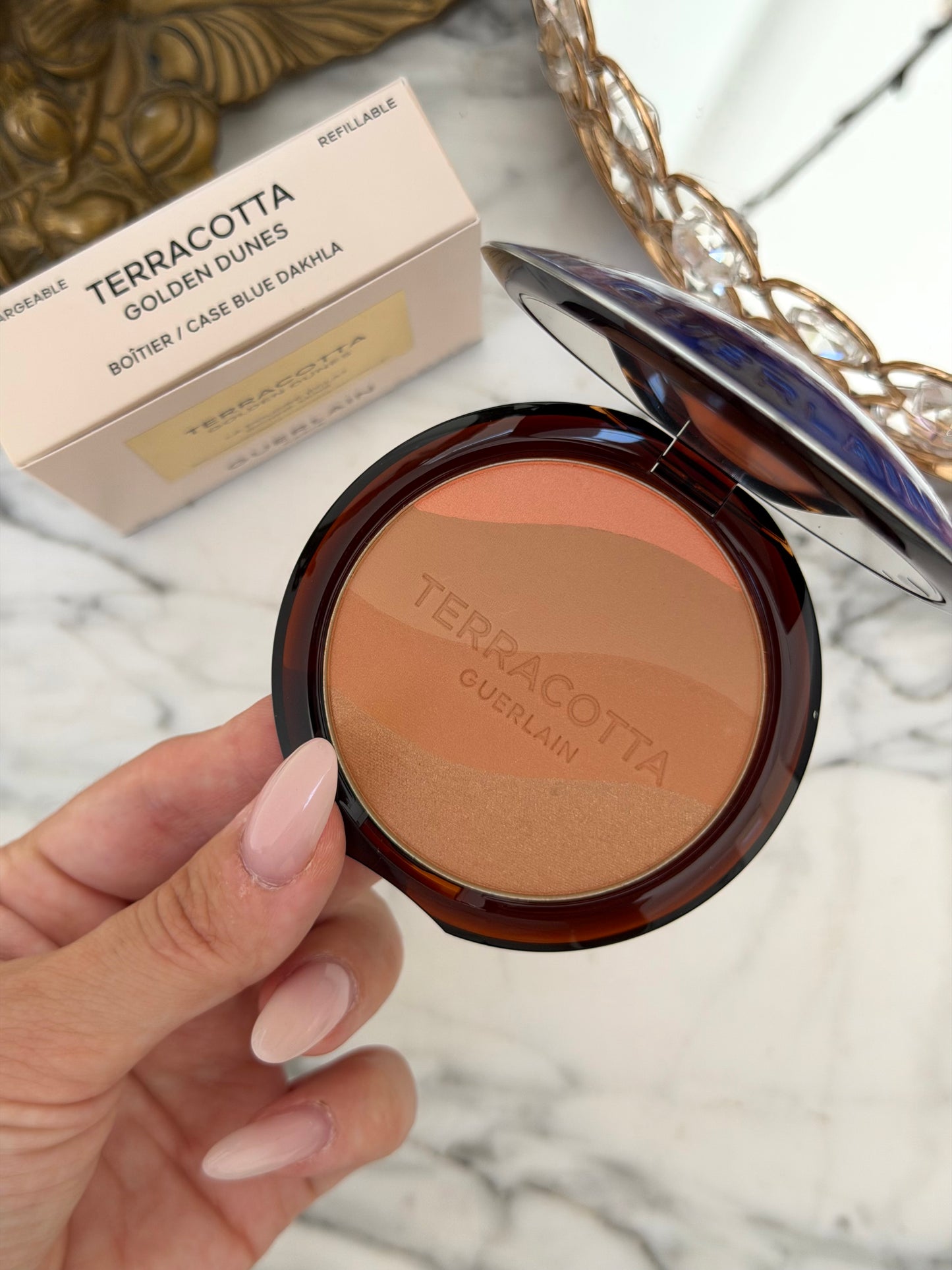 GUERLAIN Terracotta Golden Dunes
The Sun-Kissed Healthy Glow Powder Limited Edition - Case Blue Dakhla