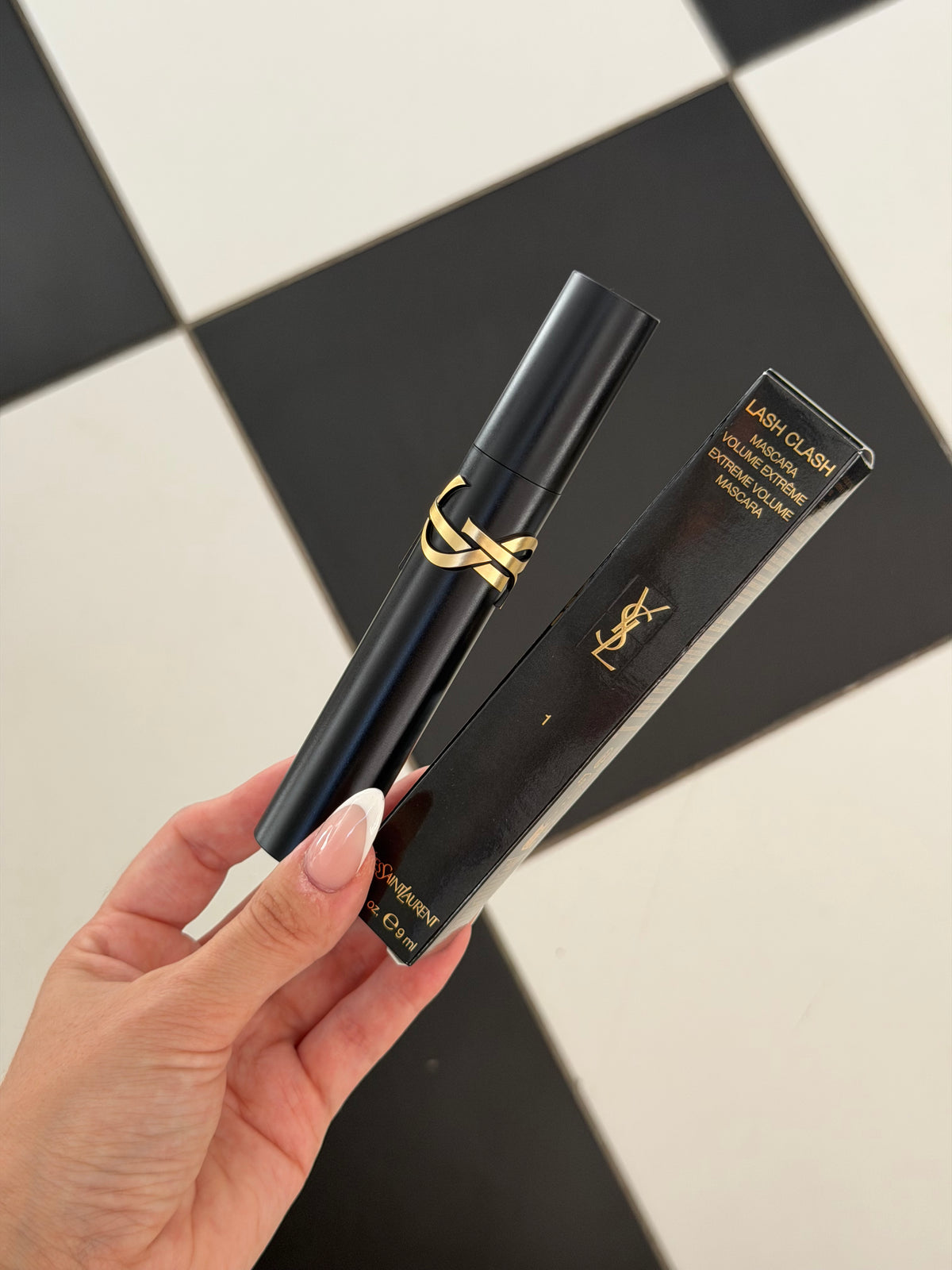 YSL
Lash Clash Extreme Volume Mascara - Black