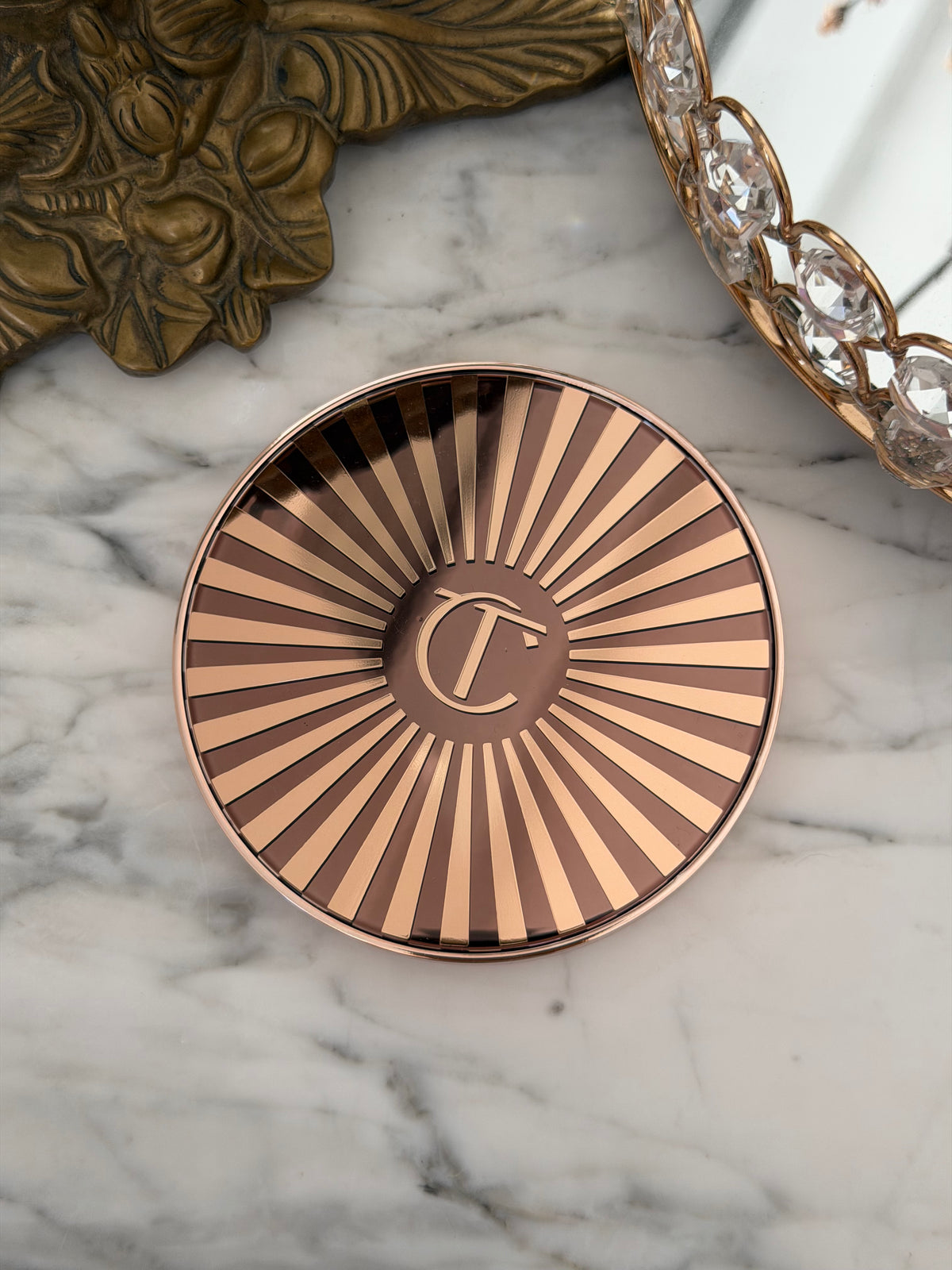 CHARLOTTE TILBURY Beautiful Skin Sun-Kissed Glow Bronzer (4)
Face & Body