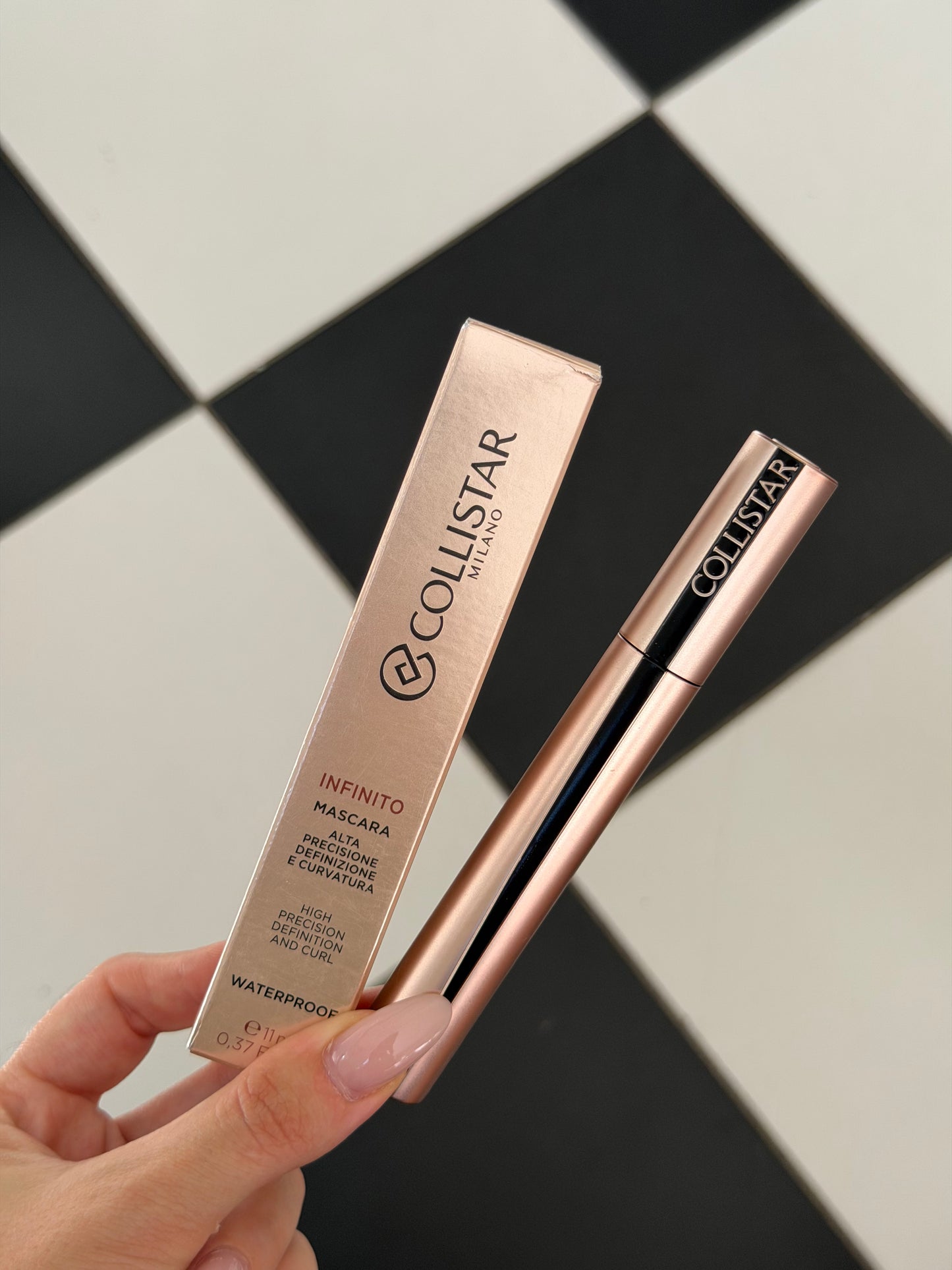 COLLISTAR Infinito Mascara Waterproof
Extreme Length, Definition Lifting Effect