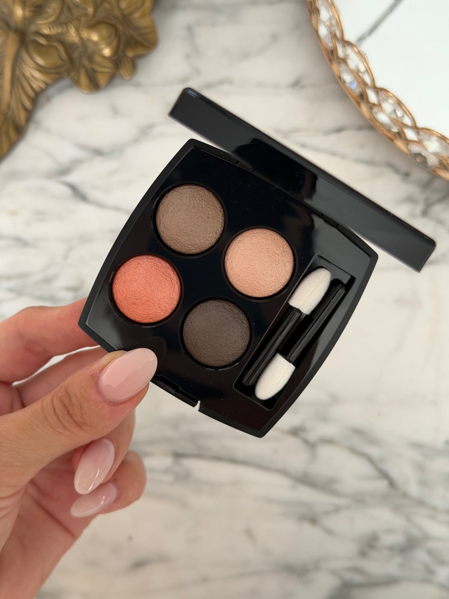 CHANEL Les 4 Ombres
Multi-Effect Quadra Eyeshadow (204)