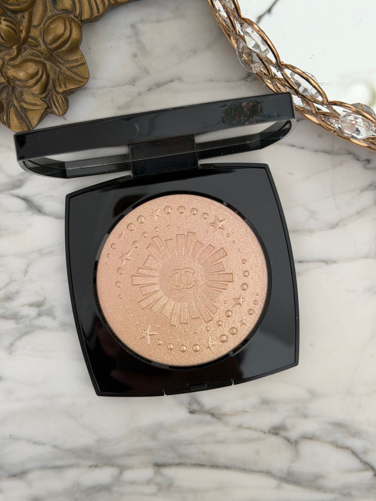 CHANEL Diamond Dust
Oversize Illuminating Powder