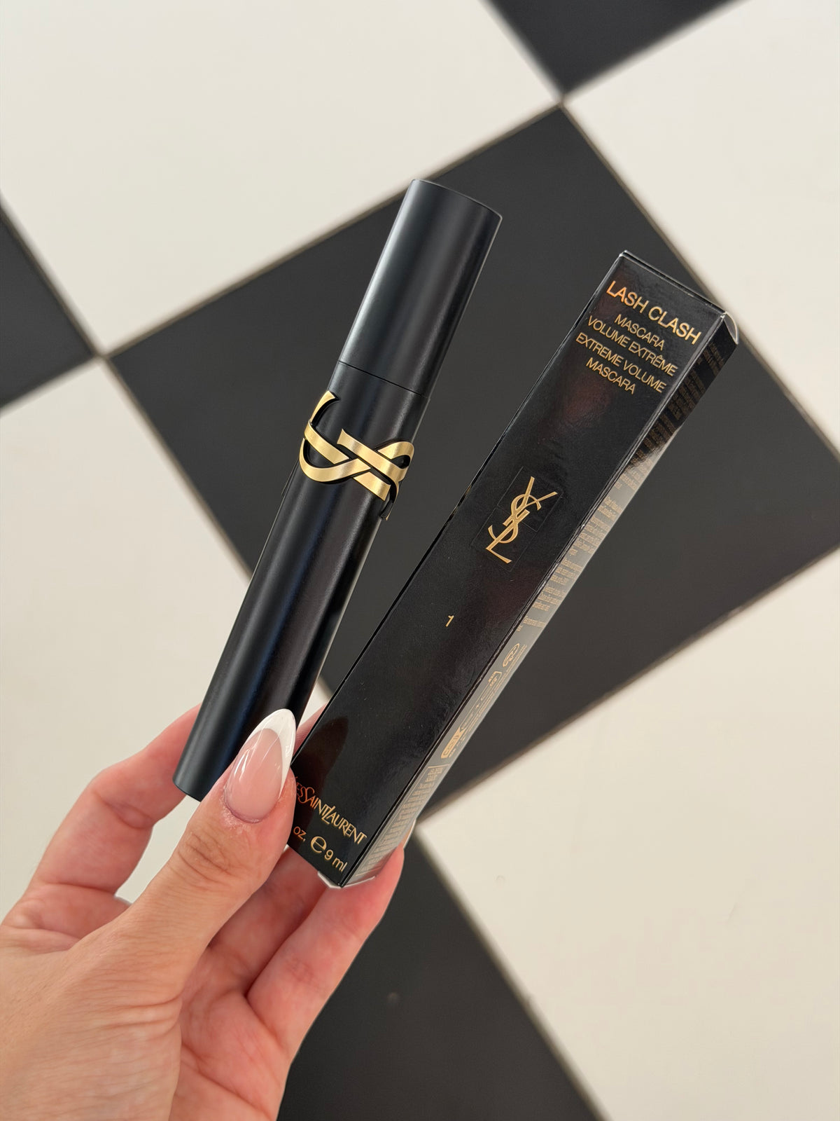 YSL
Lash Clash Extreme Volume Mascara - Black