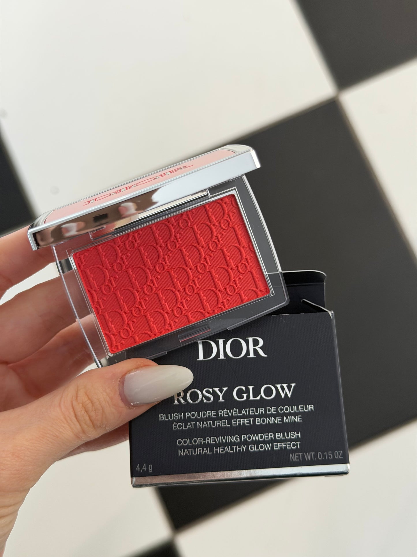 DIOR Rosy Glow (015 Cherry)
Color-Awakening Blush - Natural Healthy Glow Effect