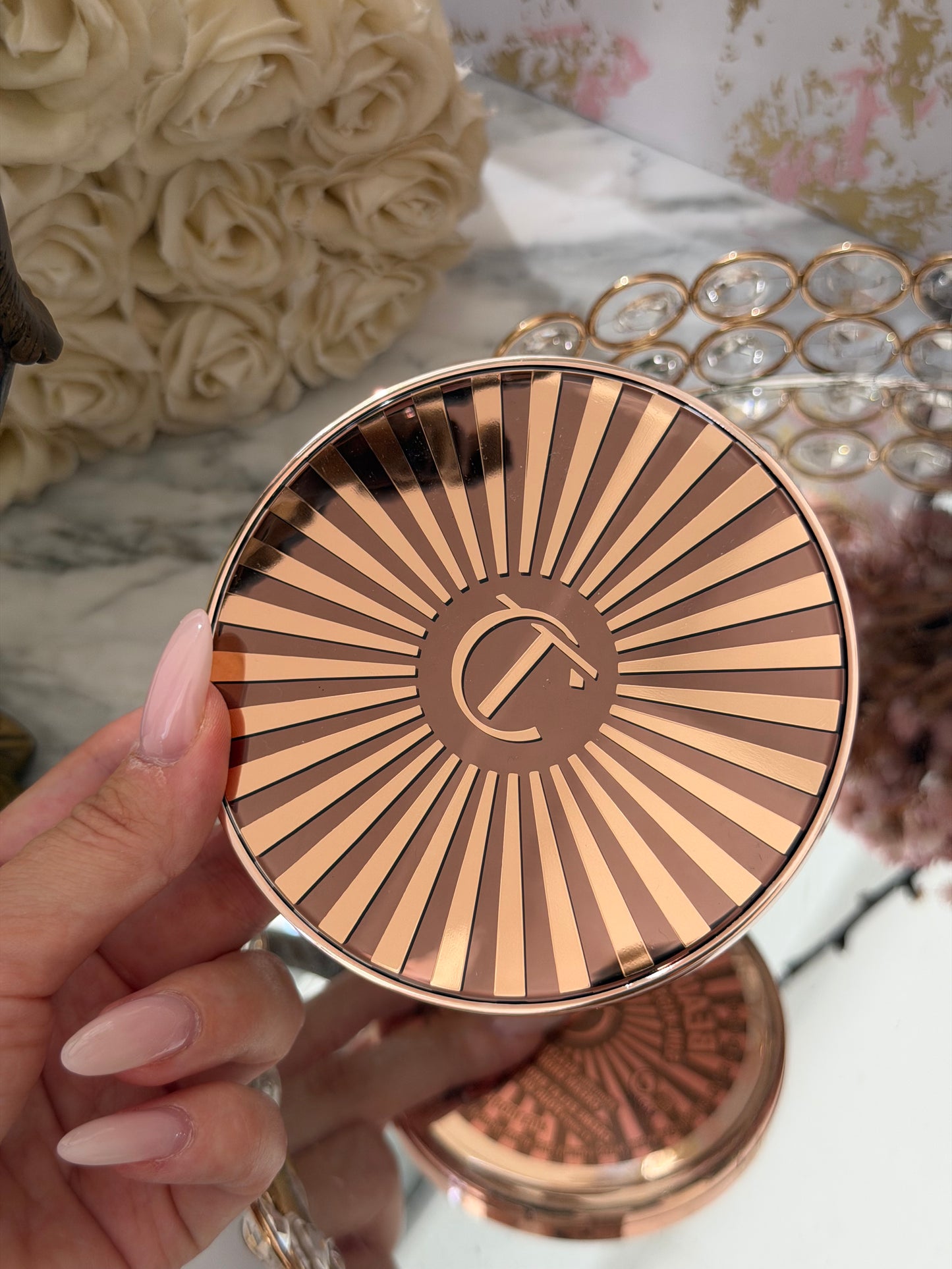 CHARLOTTE TILBURY Beautiful Skin Sun-Kissed Glow Bronzer (4)
Face & Body