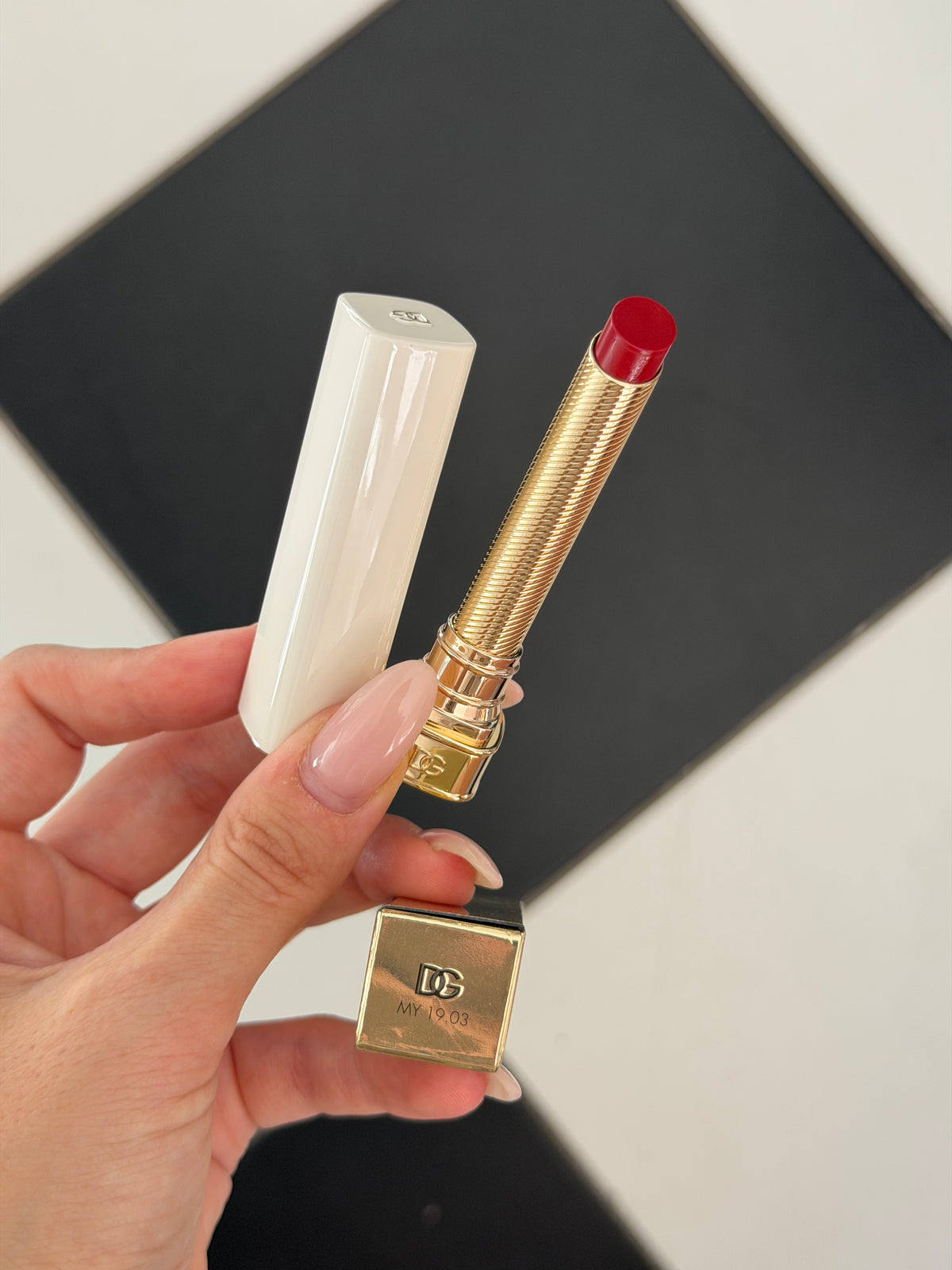DOLCE&GABBANA My Juicy Sheer Lipstick - My 19.03
Instant Shine & Hydration Lip Stylo