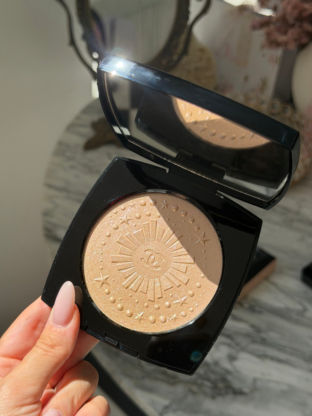 CHANEL Diamond Dust
Oversize Illuminating Powder