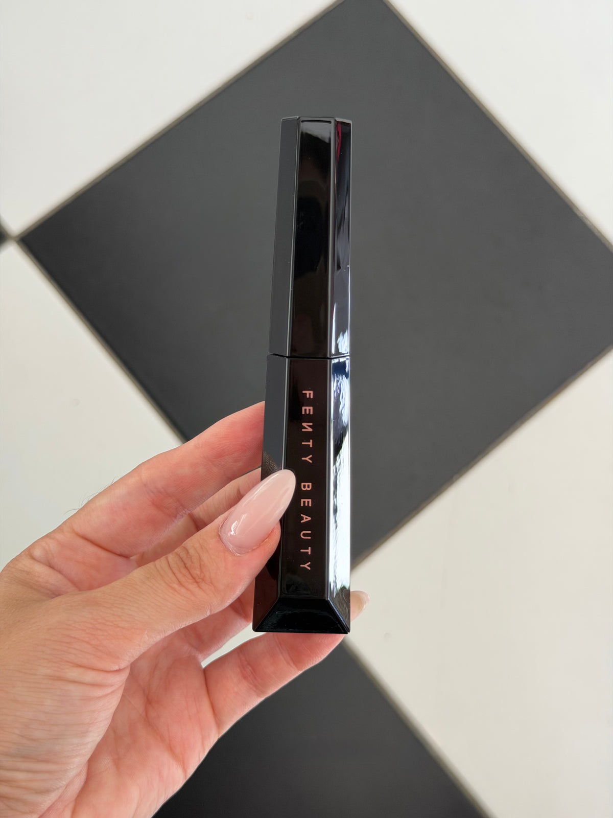 FENTY BEAUTY Hella Thicc Voluminizing Mascara (01)