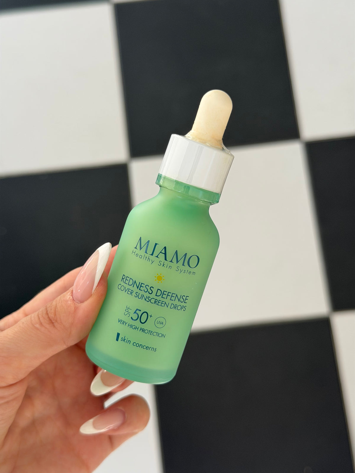 MIAMO Redness Defense
Cover Sunscreen Drops SPF50+