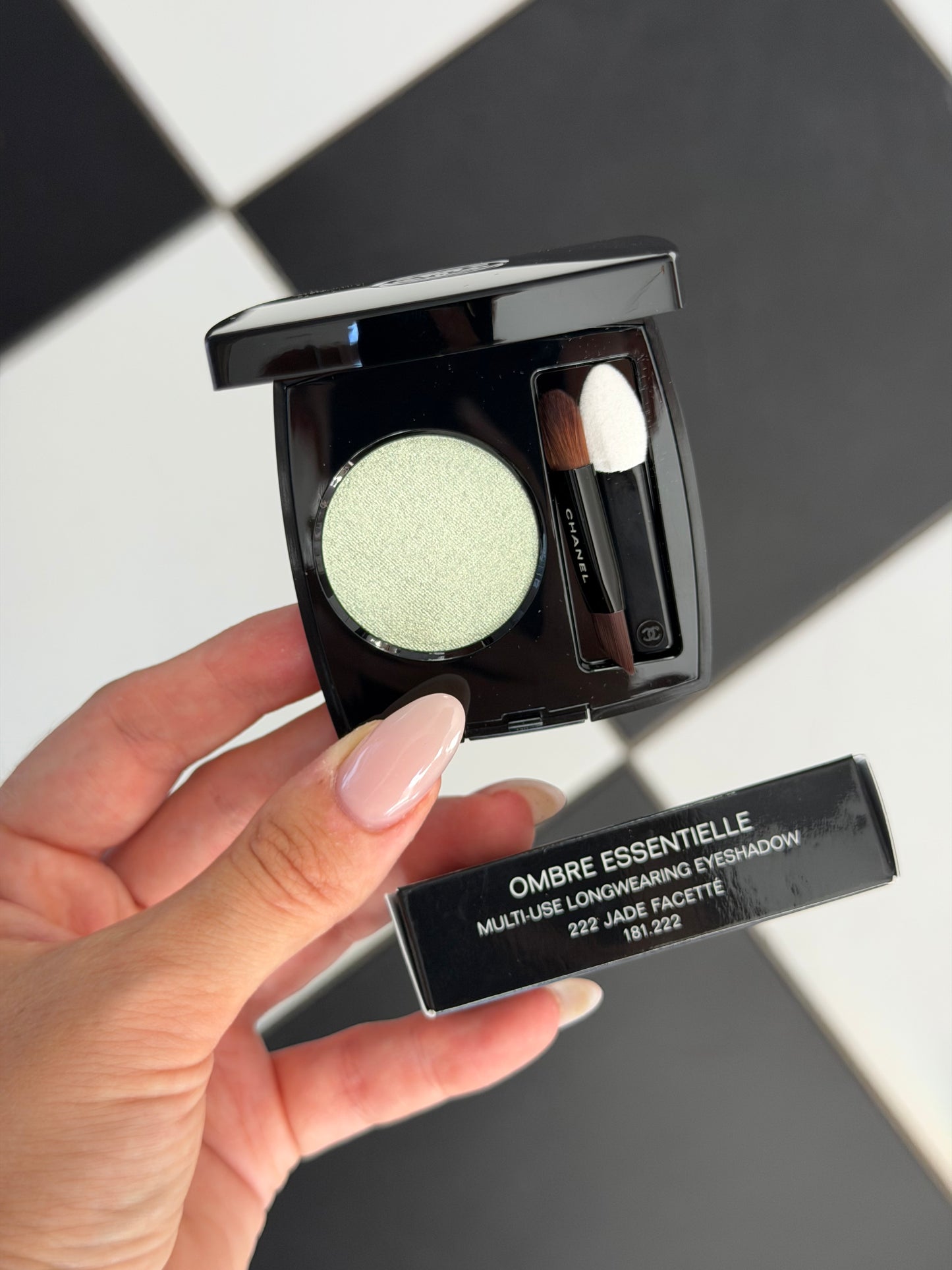 CHANEL Ombre Essentielle Multi-Use Longwearing Eyeshadow (222)