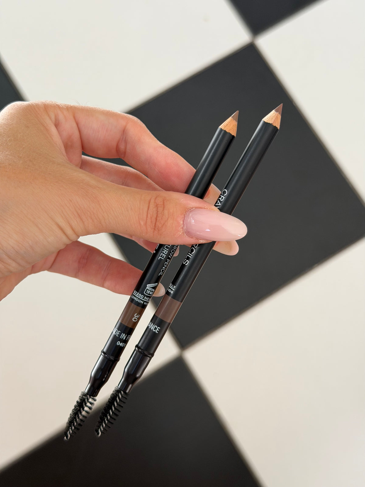 CHANEL Crayon Sourcils
Sculpting Eyebrow Pencil (50)