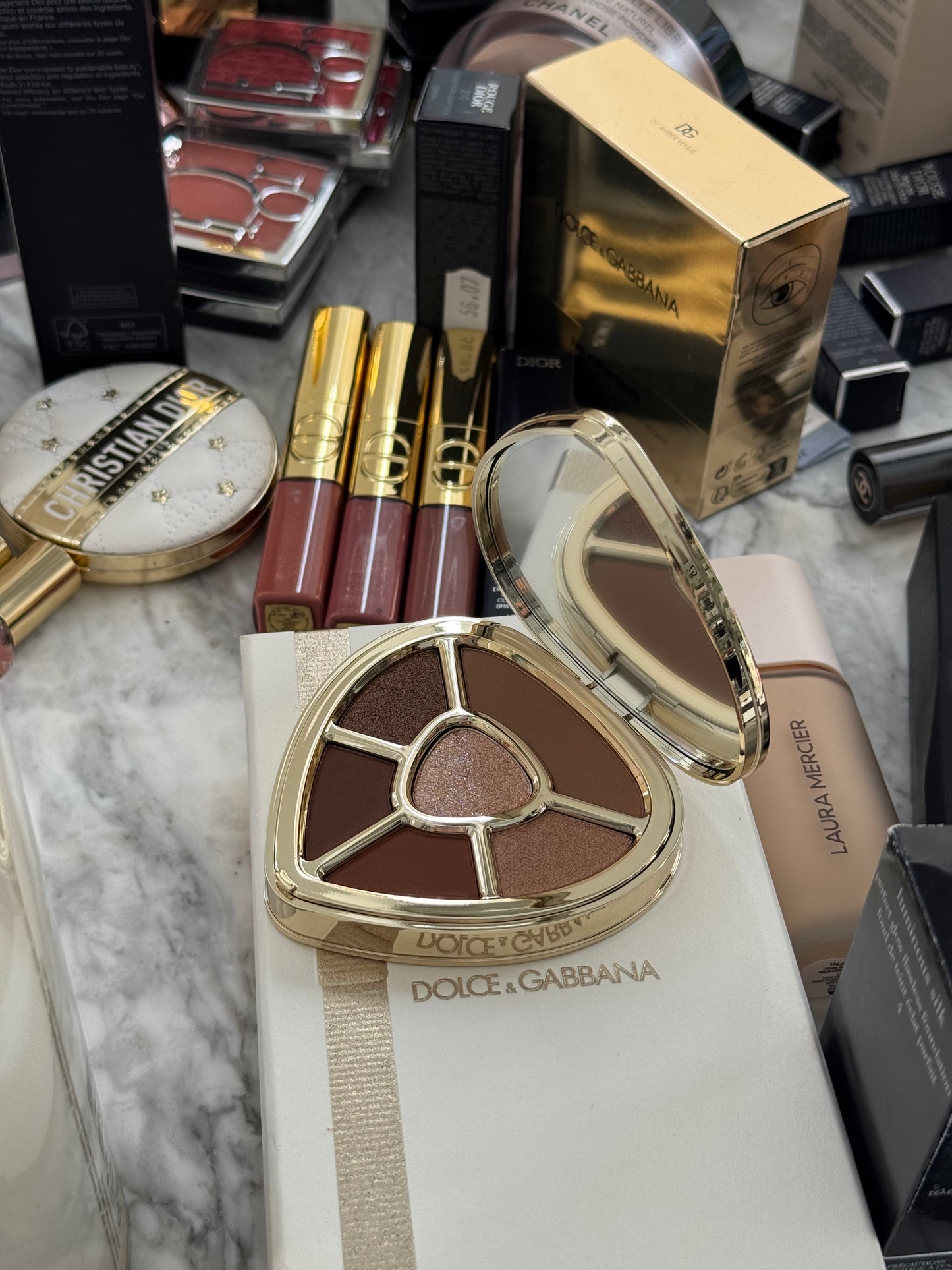 DOLCE&GABBANA Ever Icon Eye Palette (01)
10H Multi-Finish Day To Night Eyeshadow
