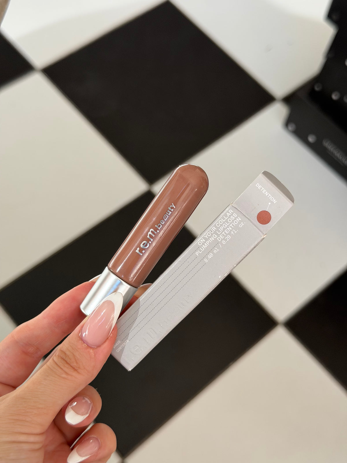 REM BEAUTY On Your Collar Plumping Lipgloss - Detention