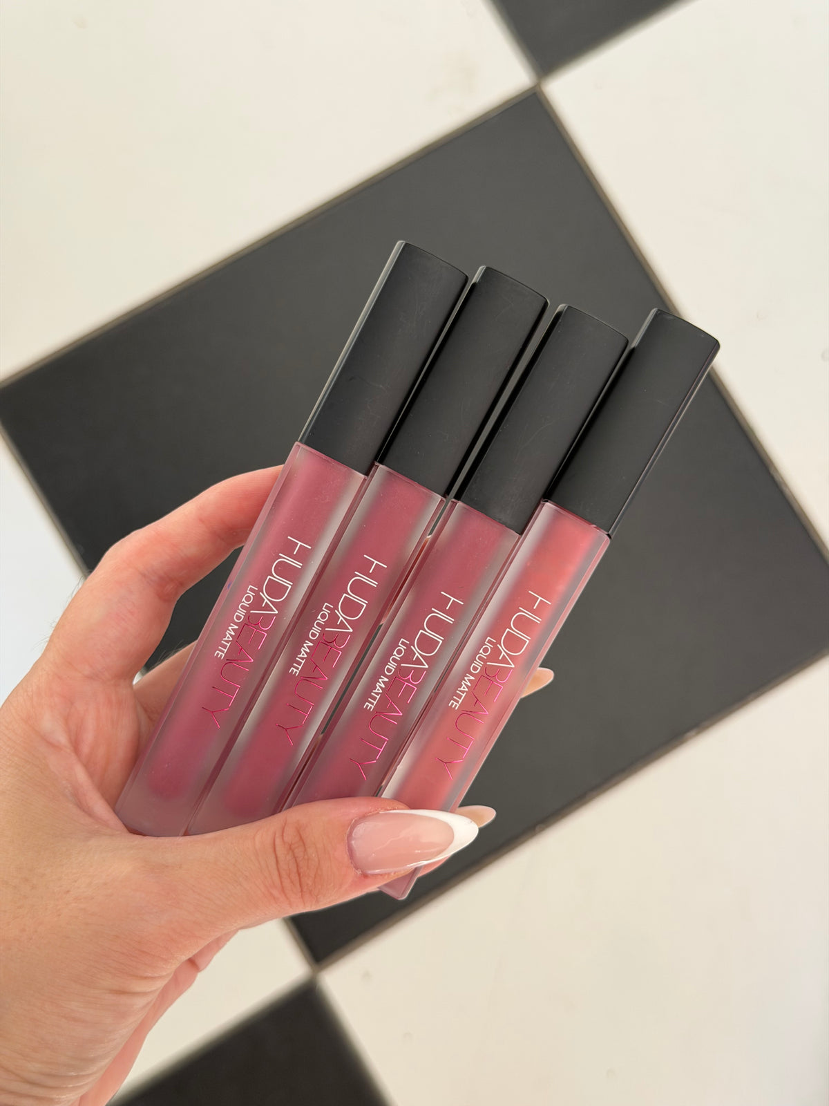 HUDA BEAUTY Liquid Matte Ultra-Comfort Transfer-Proof Lipstick - Trophy Wife