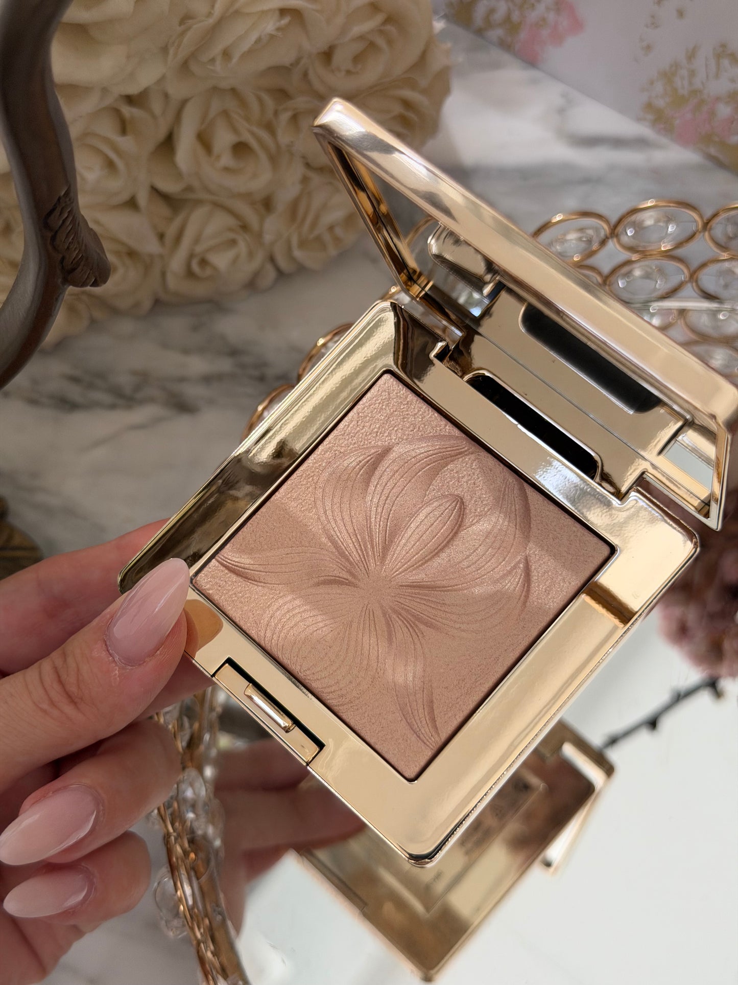 SISLEY L'Orchidée
Highlighter Illuminating Powder Gel