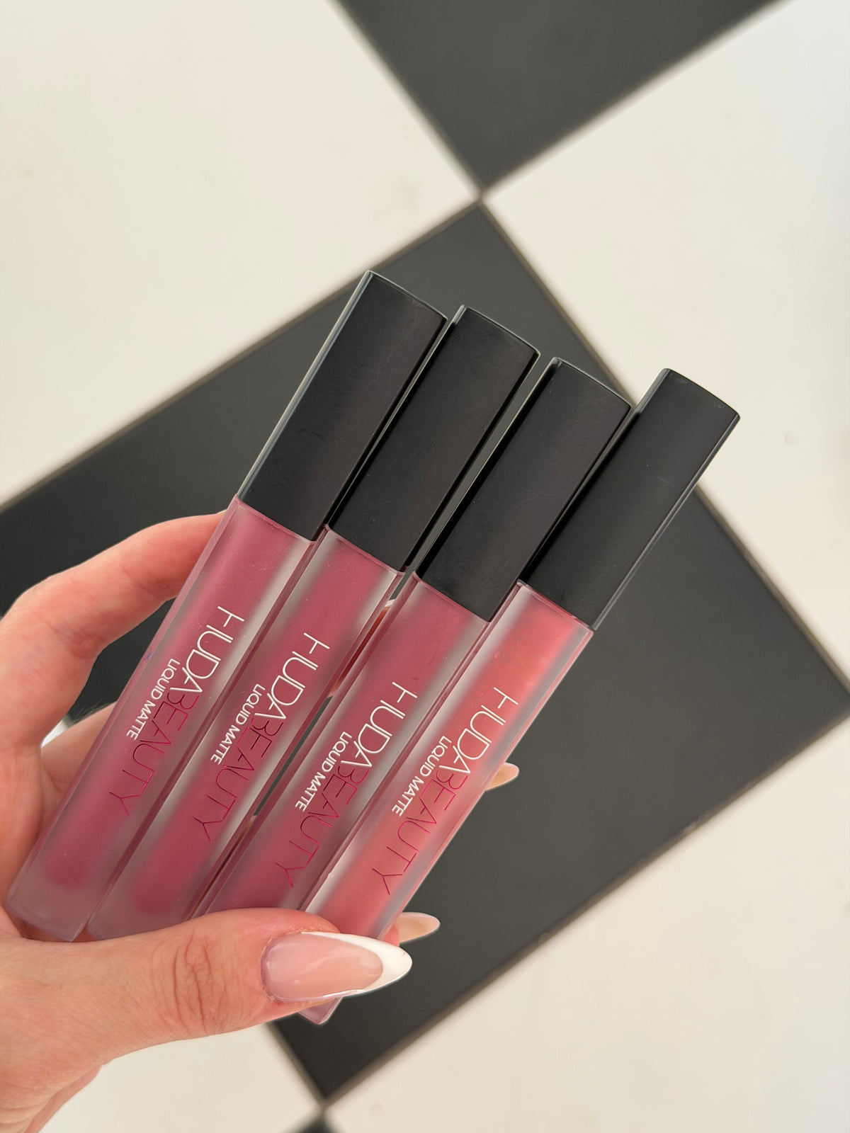 HUDA BEAUTY Liquid Matte Ultra-Comfort Transfer-Proof Lipstick - Trophy Wife