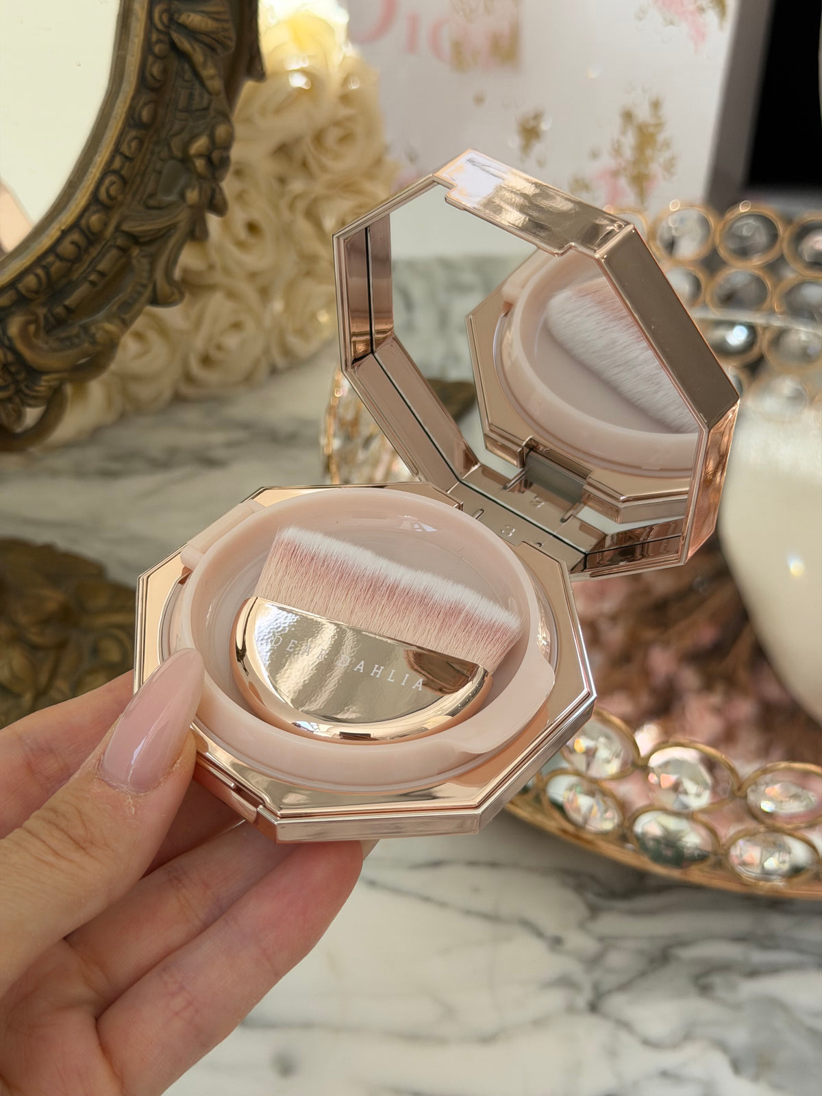 DEAR DAHLIA Blooming Edition
Endless Glow Illuminator - Highlighter
