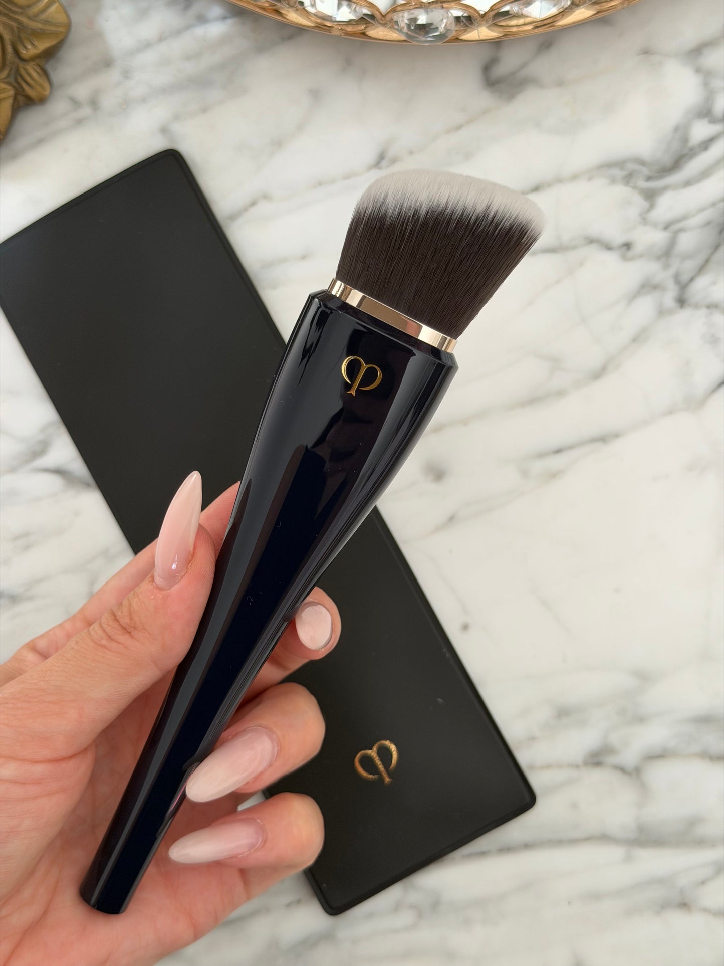 CLÉ DE PEAU BEAUTÉ Light Coverage Foundation Brush