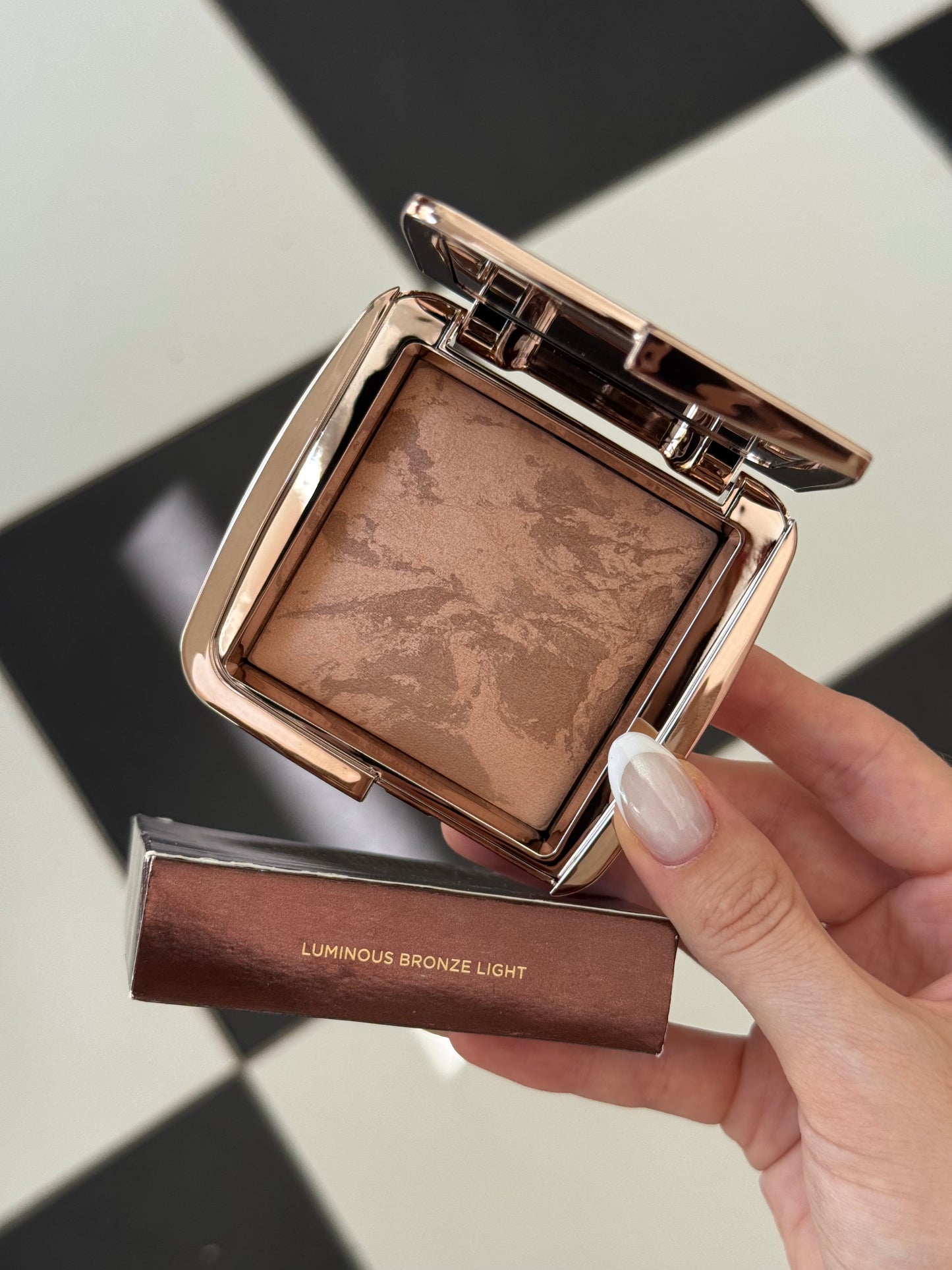 HOURGLASS Ambient™ Lighting Bronzer - Luminous