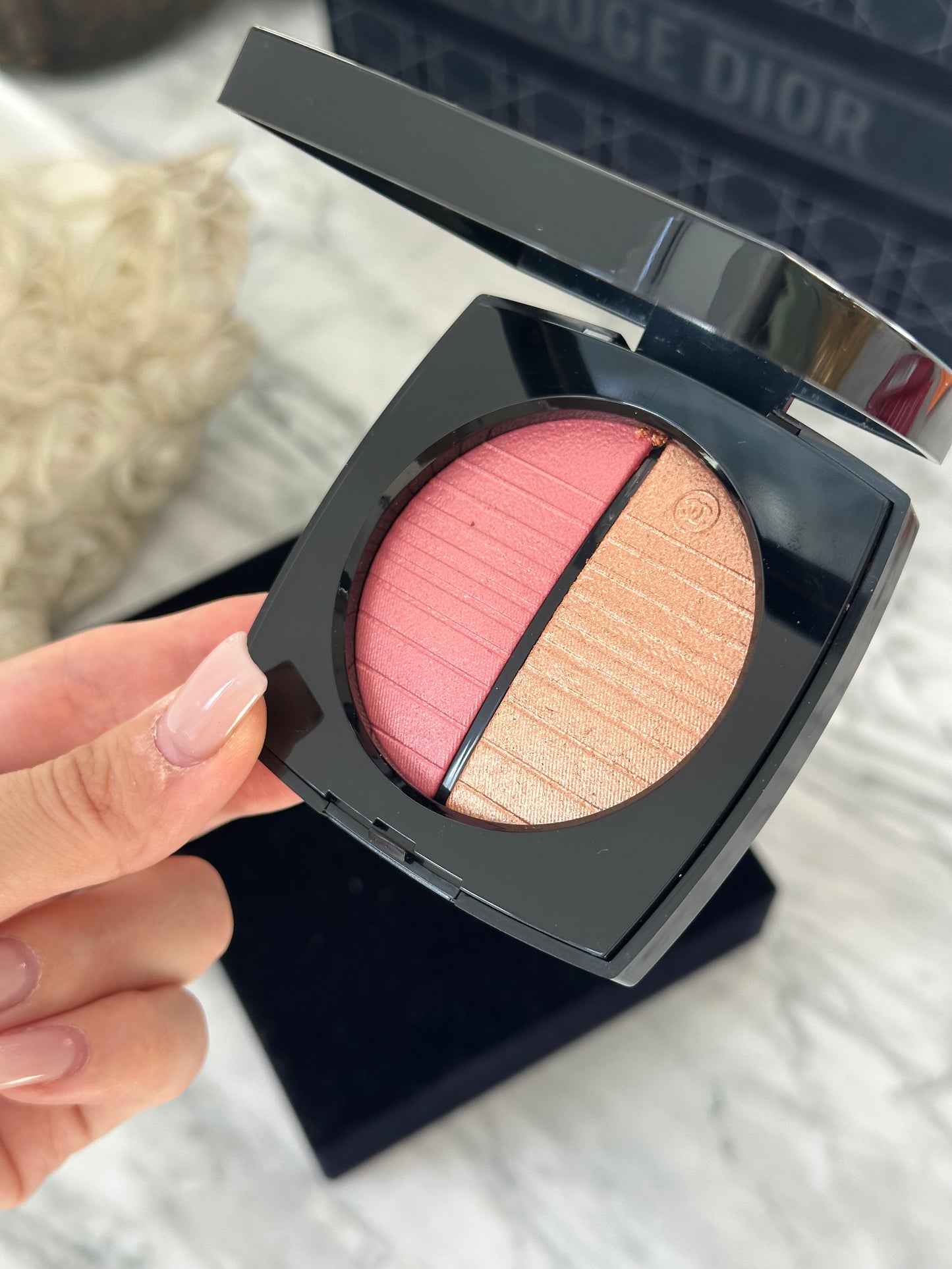 CHANEL Les Beiges
Healthy Golden Glow Powder