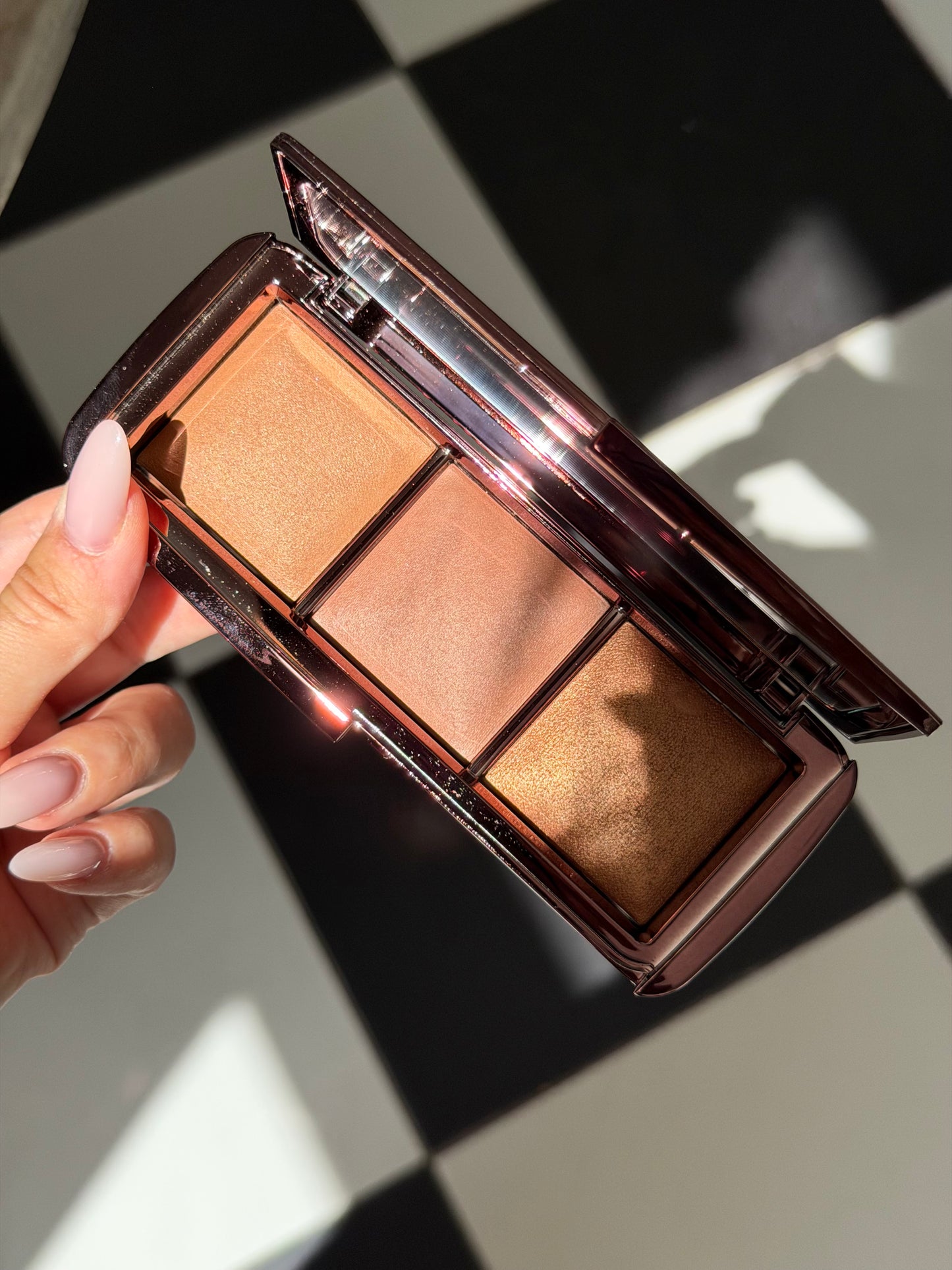 HOURGLASS Ambient Lighting Palette - Volume III