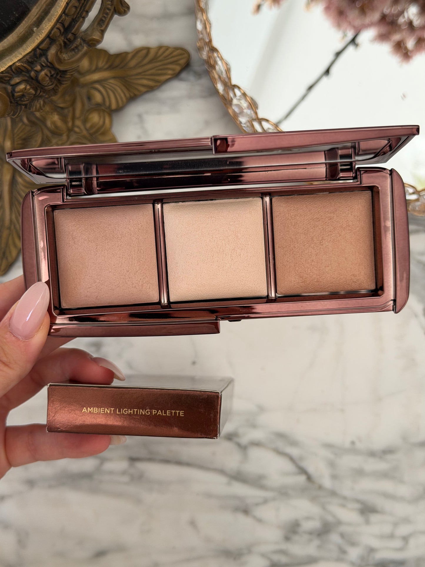 HOURGLASS Ambient Lighting Palette
