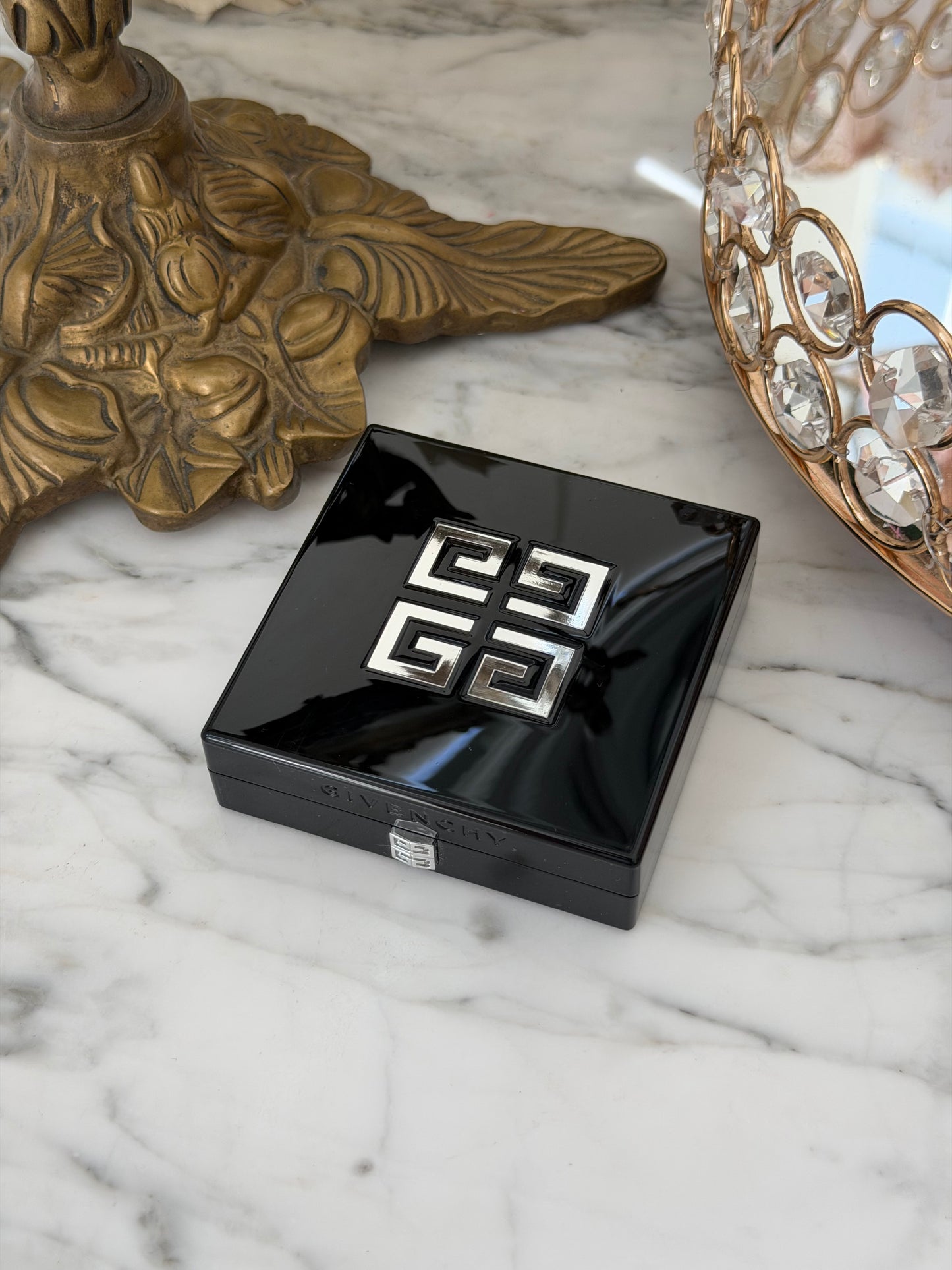 GIVENCHY Prisme Libre Highlighter Powder (004)
Long-lasting Hydrating And Marbled