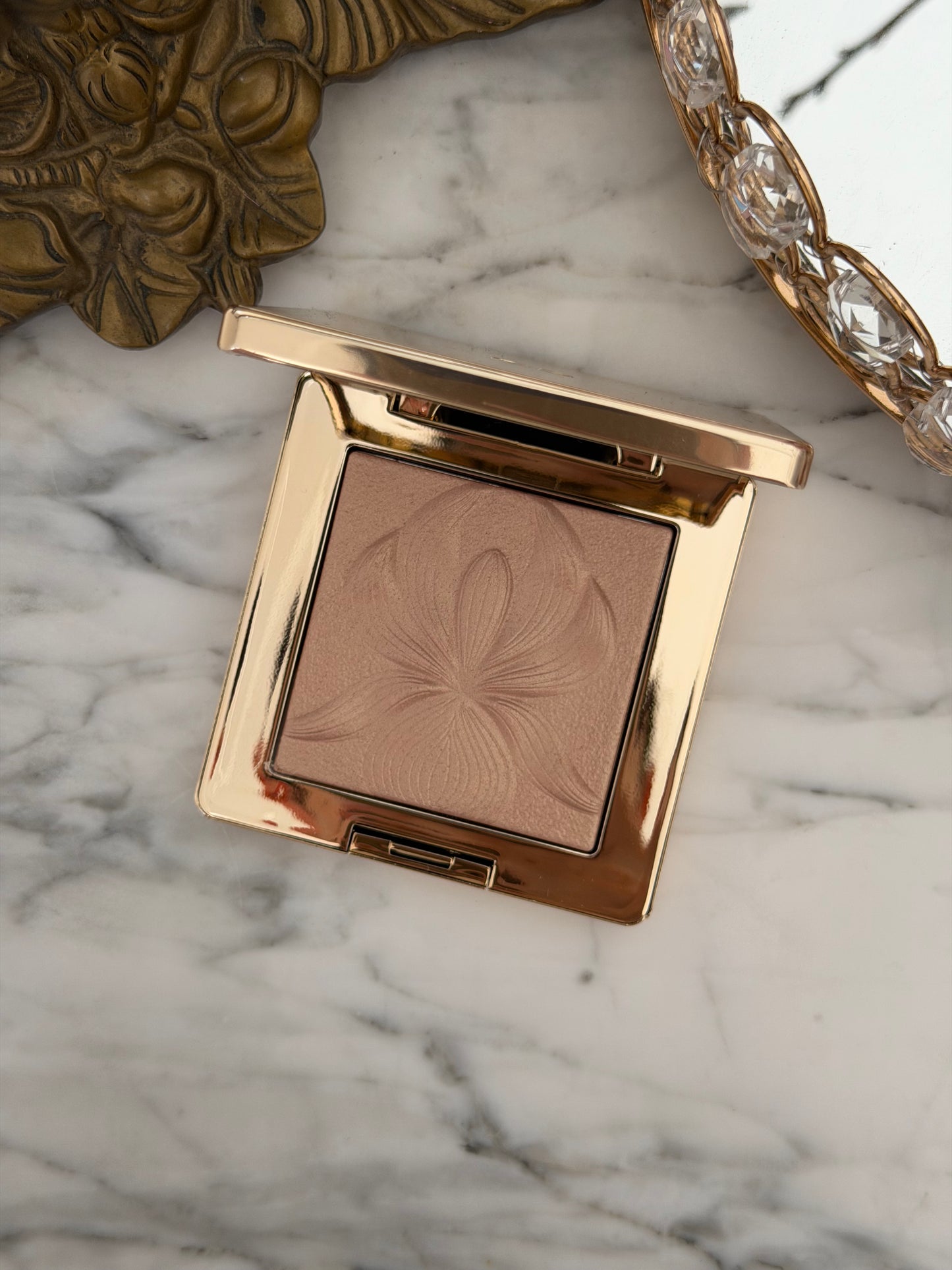 SISLEY L'Orchidée
Highlighter Illuminating Powder Gel
