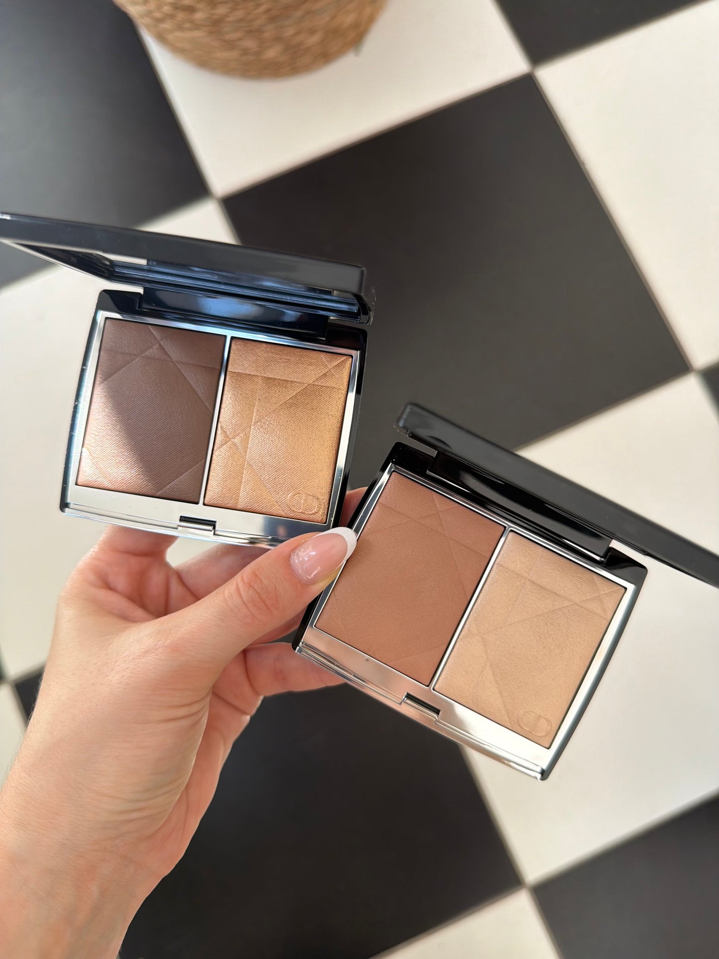 DIOR Rouge Blush Colour & Glow (100)
Multi-Use Face Palette – Color and Highlighter Duo