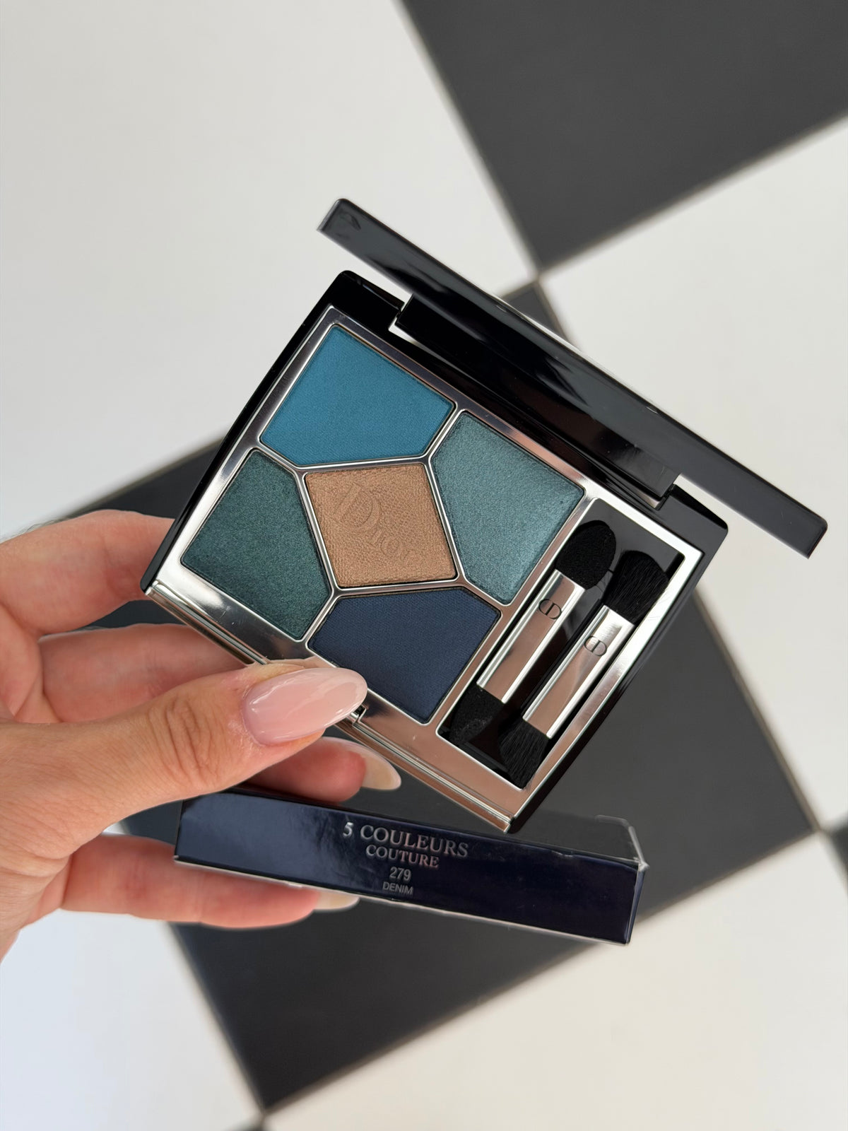 DIOR Diorshow 5 Couleurs
Eye Palette - 5 Eyeshadows - High Color and Long Wear (279)