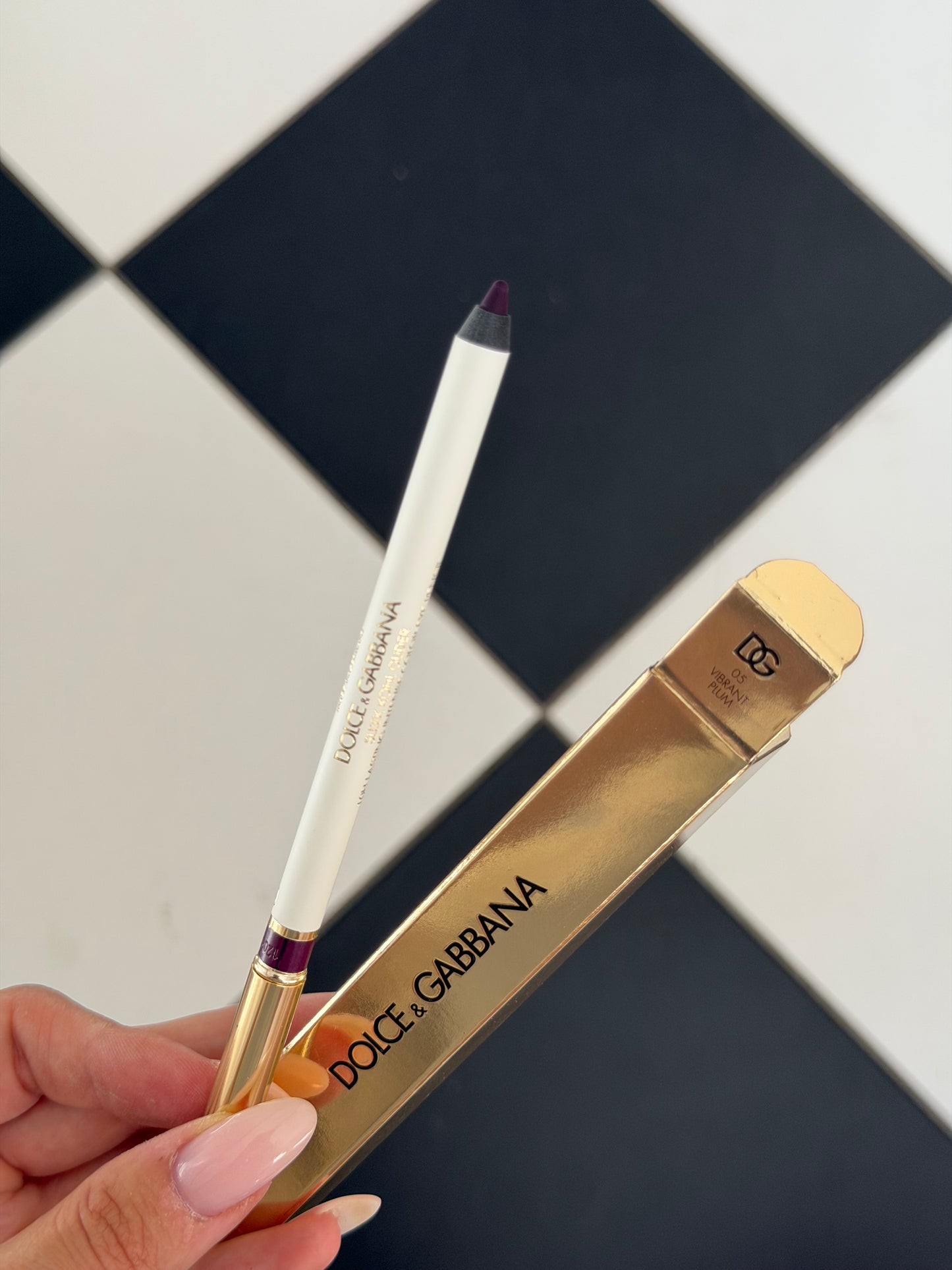 DOLCE&GABBANA Sleek Khol Glider 
10H Lasting Intense Color Eye Pencil (05)