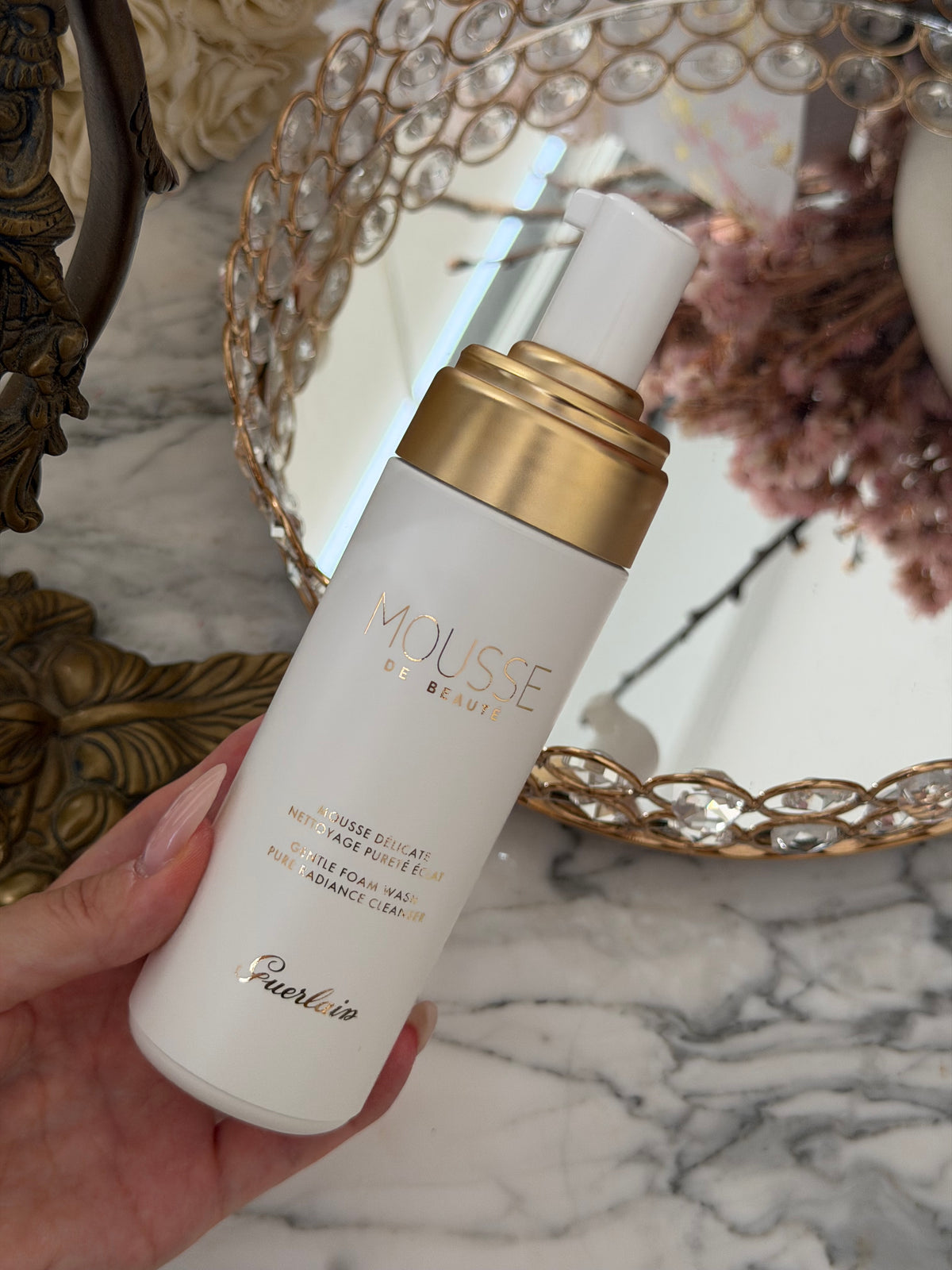 GUERLAIN Mousse De Beauté
Cleansing Foam
Purifies And Illuminates