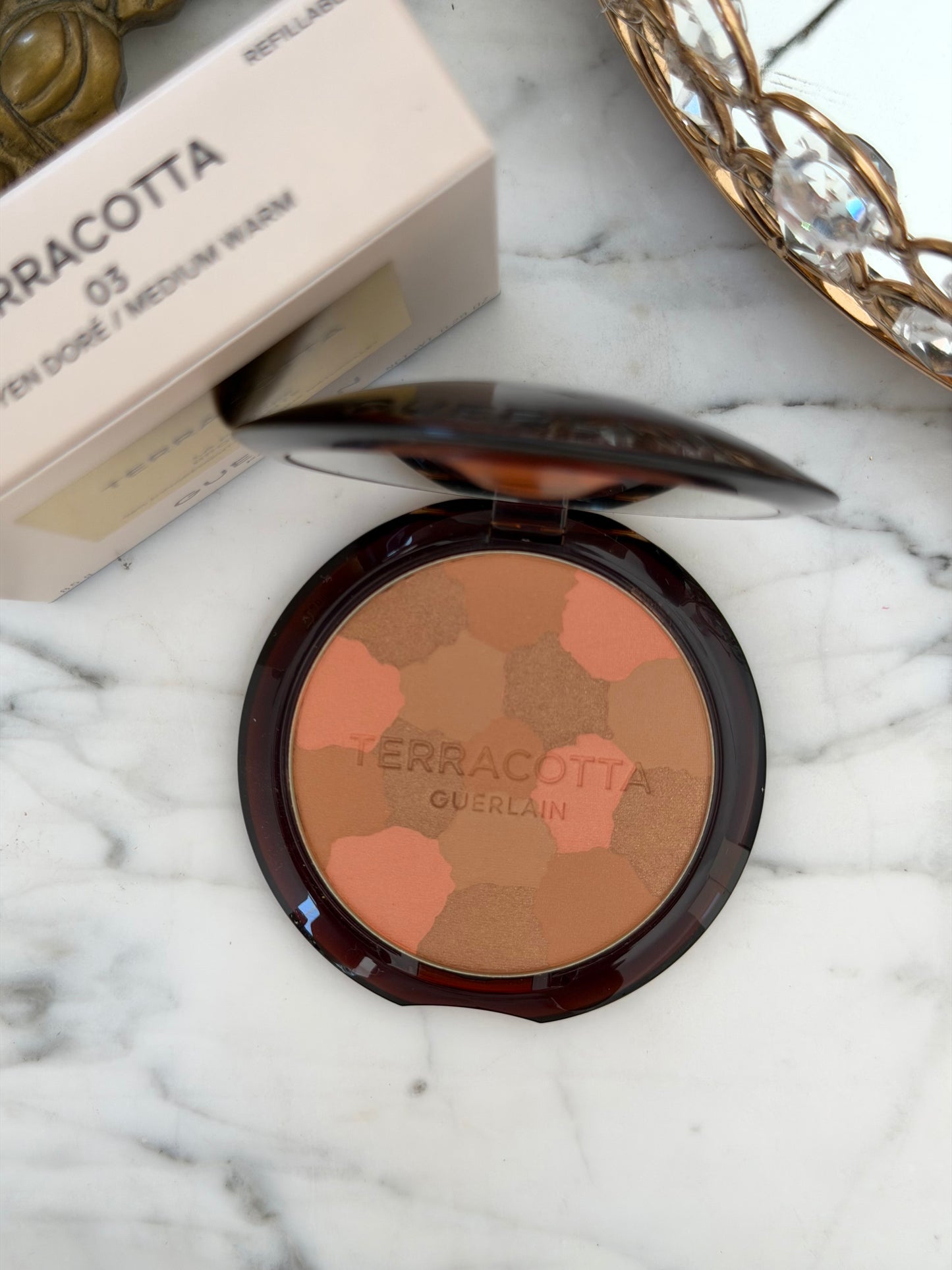 GUERLAIN Terracotta Light The Sun-Kissed Natural Healthy Glow Powder (03)
Soft & Blushing Long-Lasting