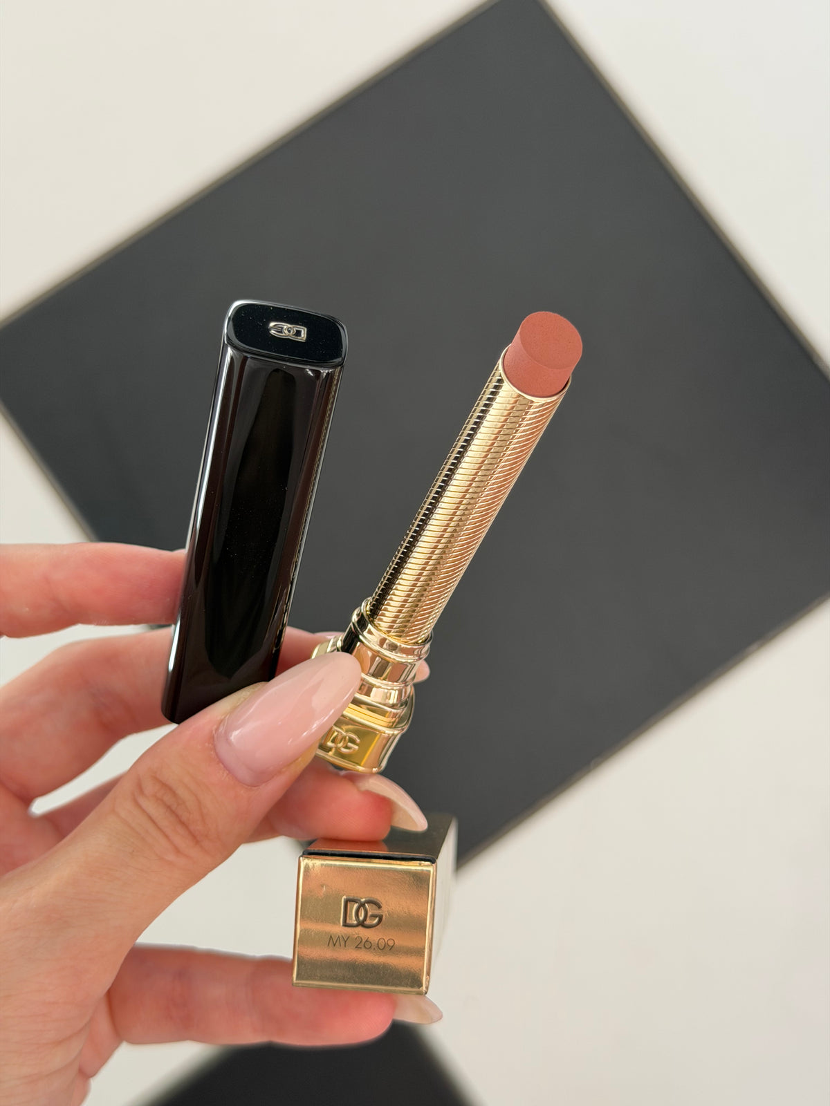 DOLCE&GABBANA My Comfy Matte Lipstick - My 26.09
Instant Rich Color & Hydration Lip Stylo