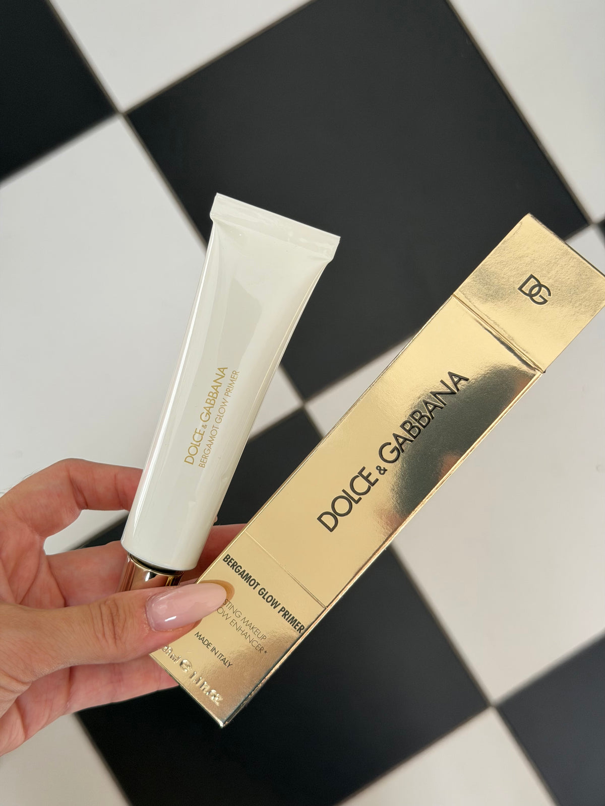 DOLCE&GABBANA Bergamot Glow Primer
Lasting Makeup & Glow Enhancer