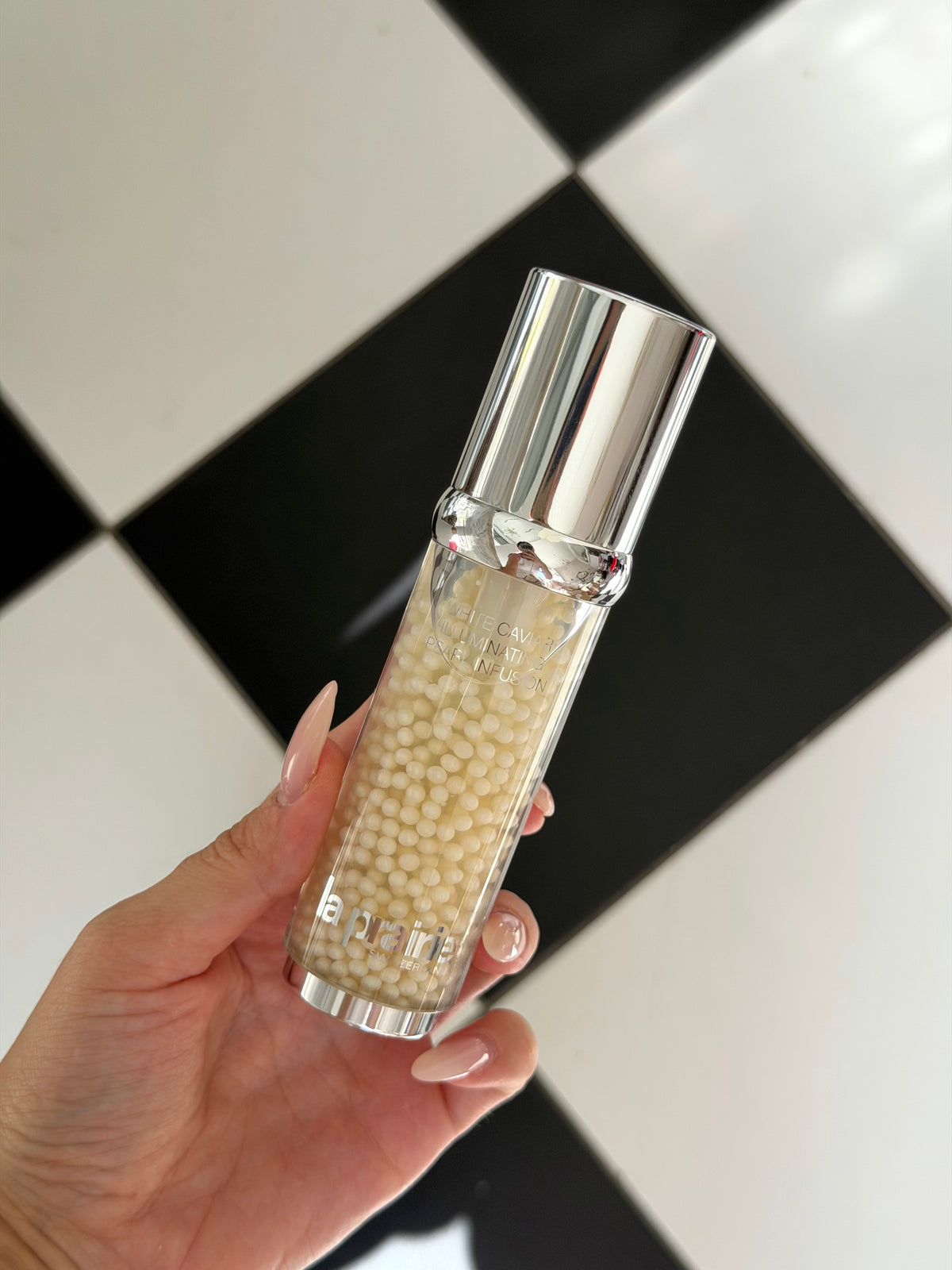 LA PRAIRIE White Caviar
Pearl Infusion
Illuminating And Firming Light-Infused Face Serum