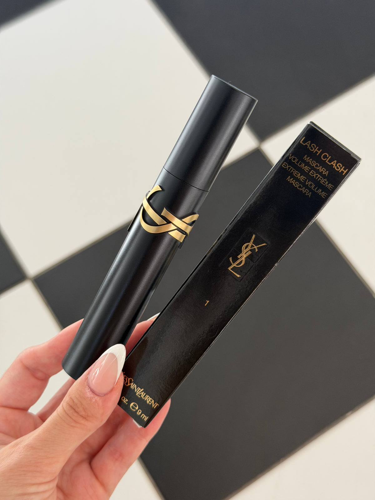 YSL
Lash Clash Extreme Volume Mascara - Black